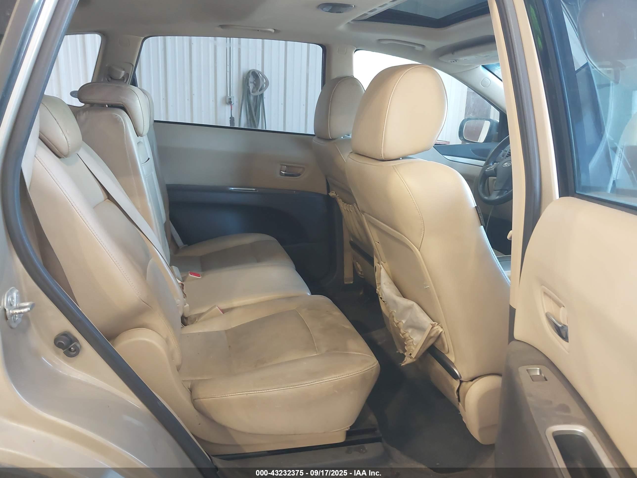 SUBARU B9 image 8