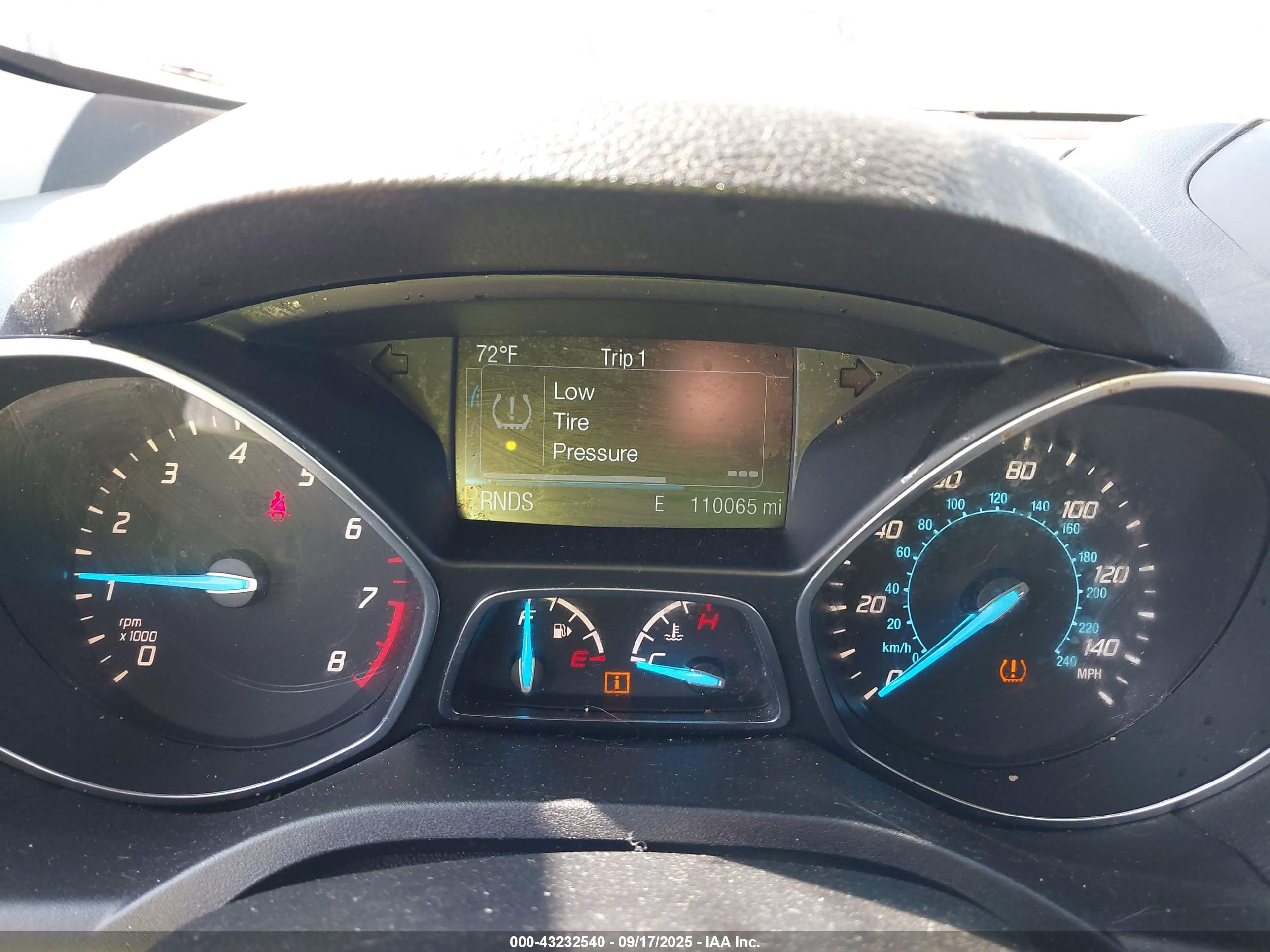 FORD ESCAPE image 7