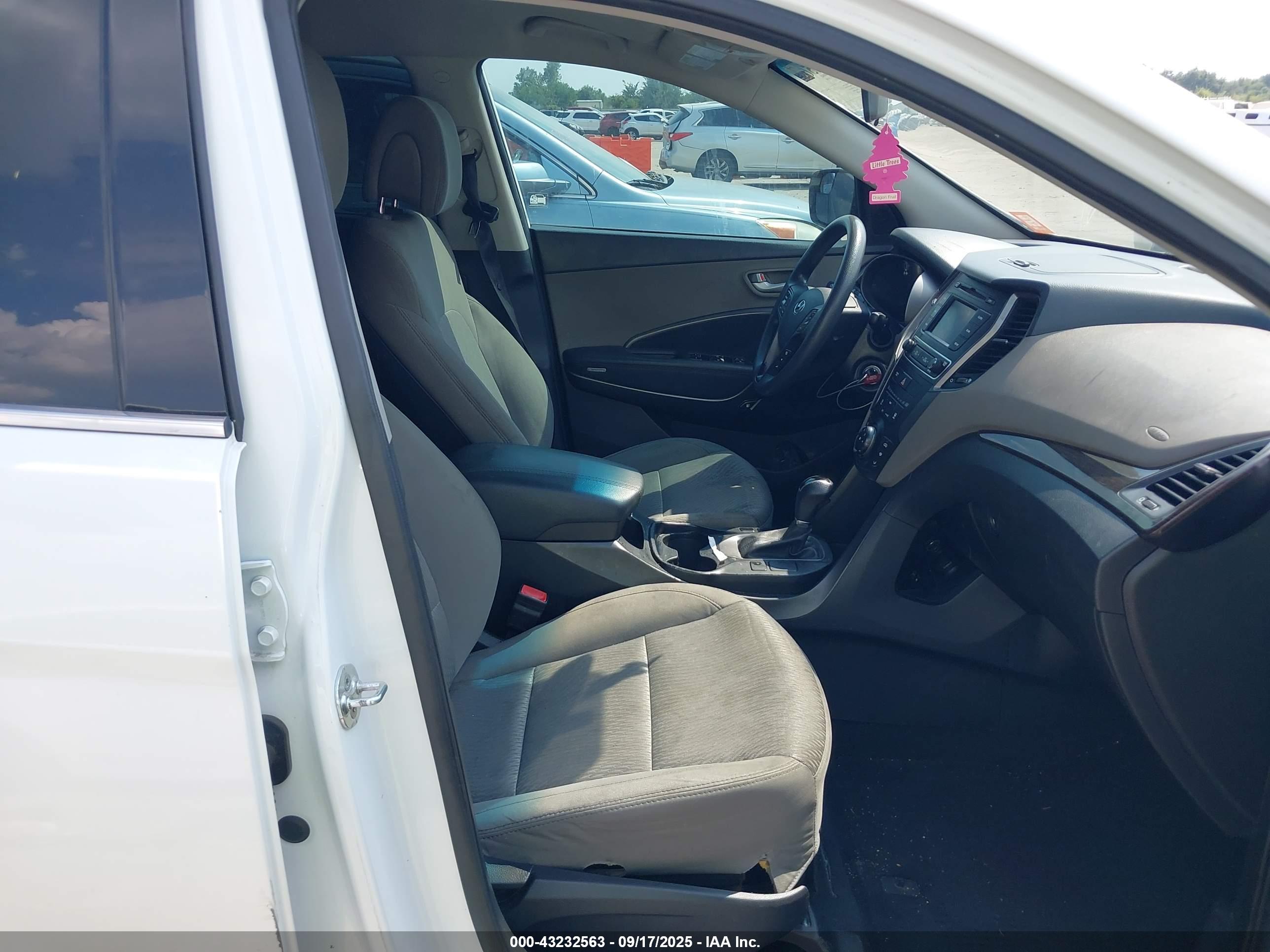 HYUNDAI SANTA image 5