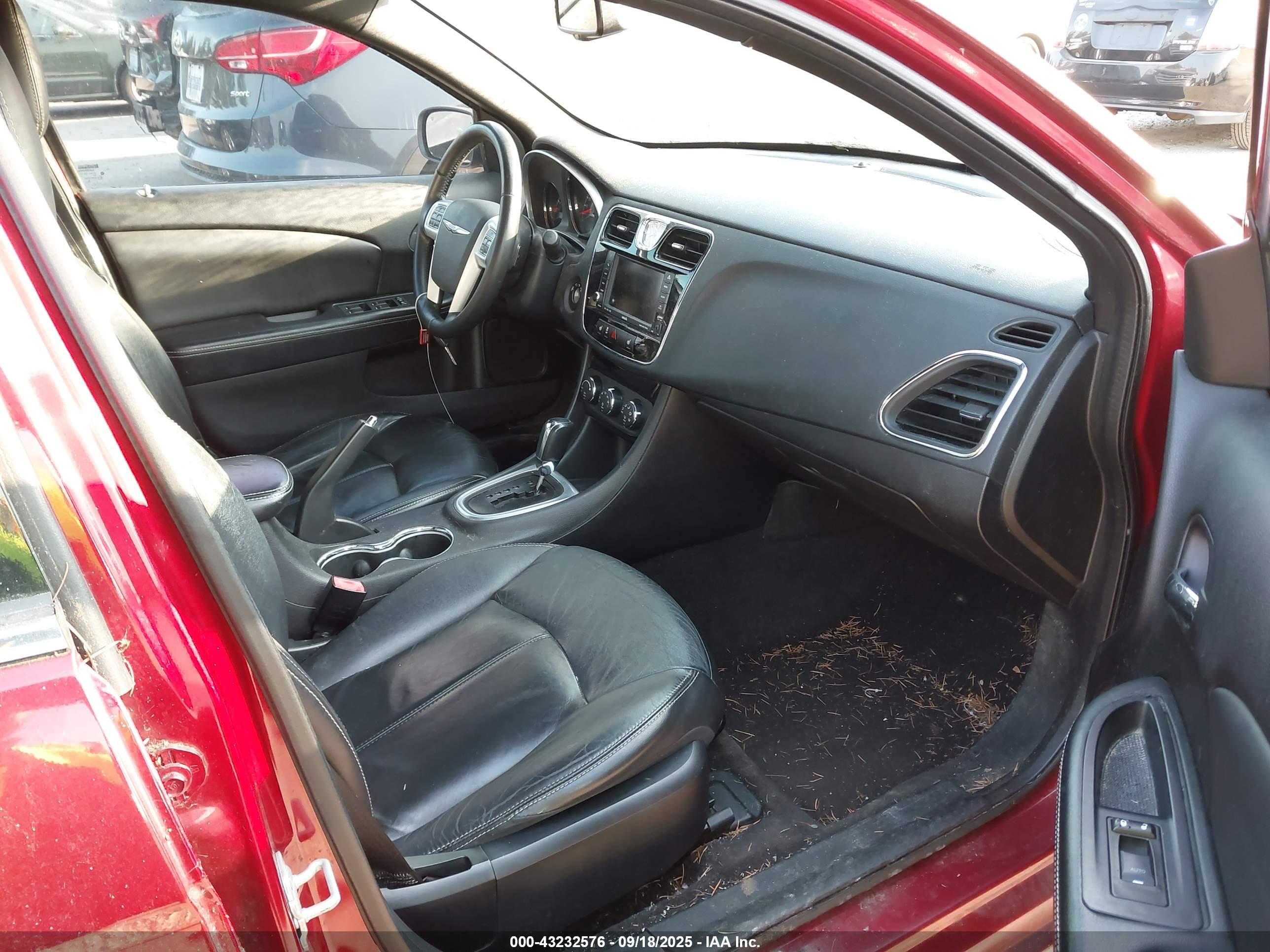 CHRYSLER 200 image 5
