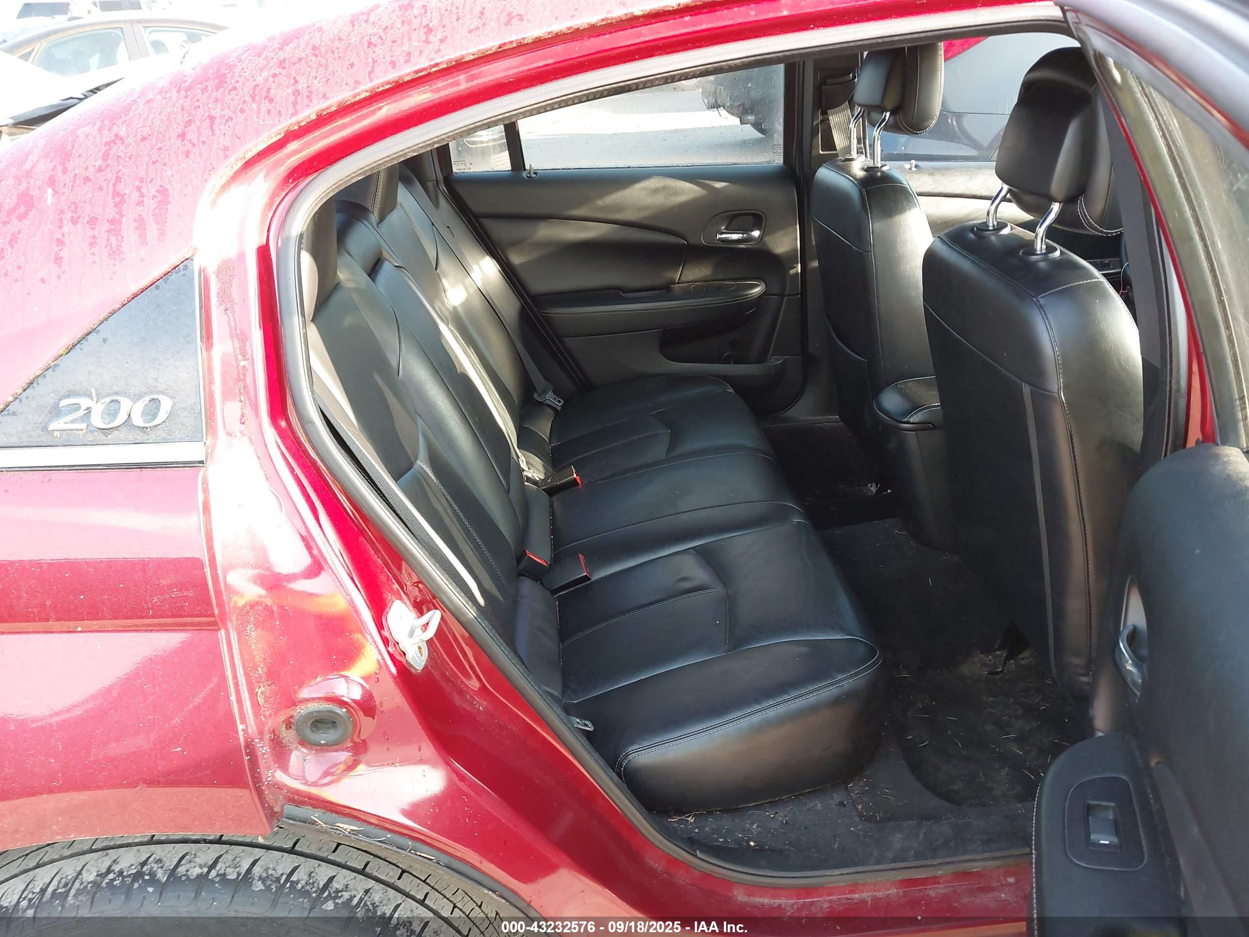 CHRYSLER 200 image 8