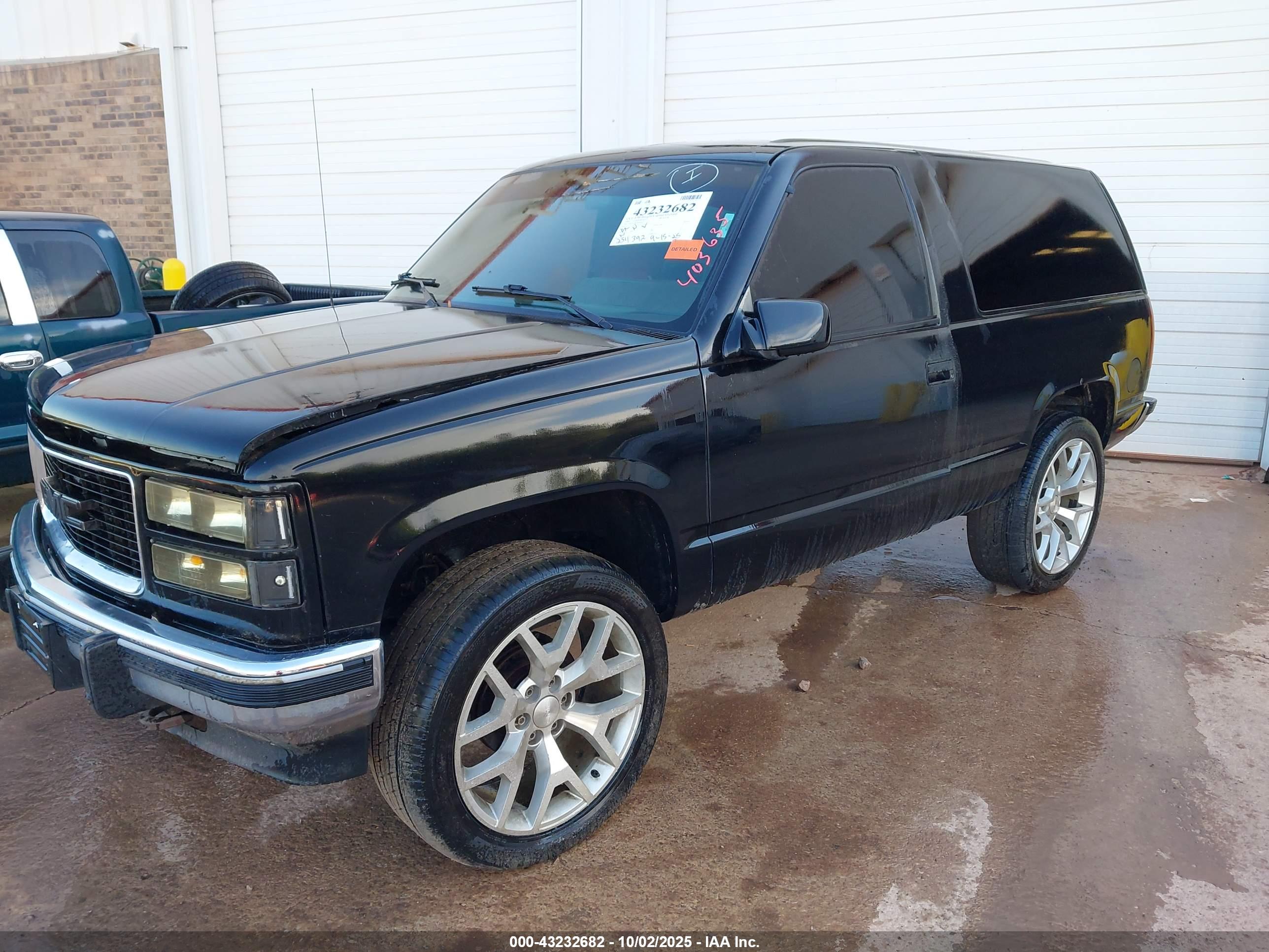 CHEVROLET BLAZER image 2