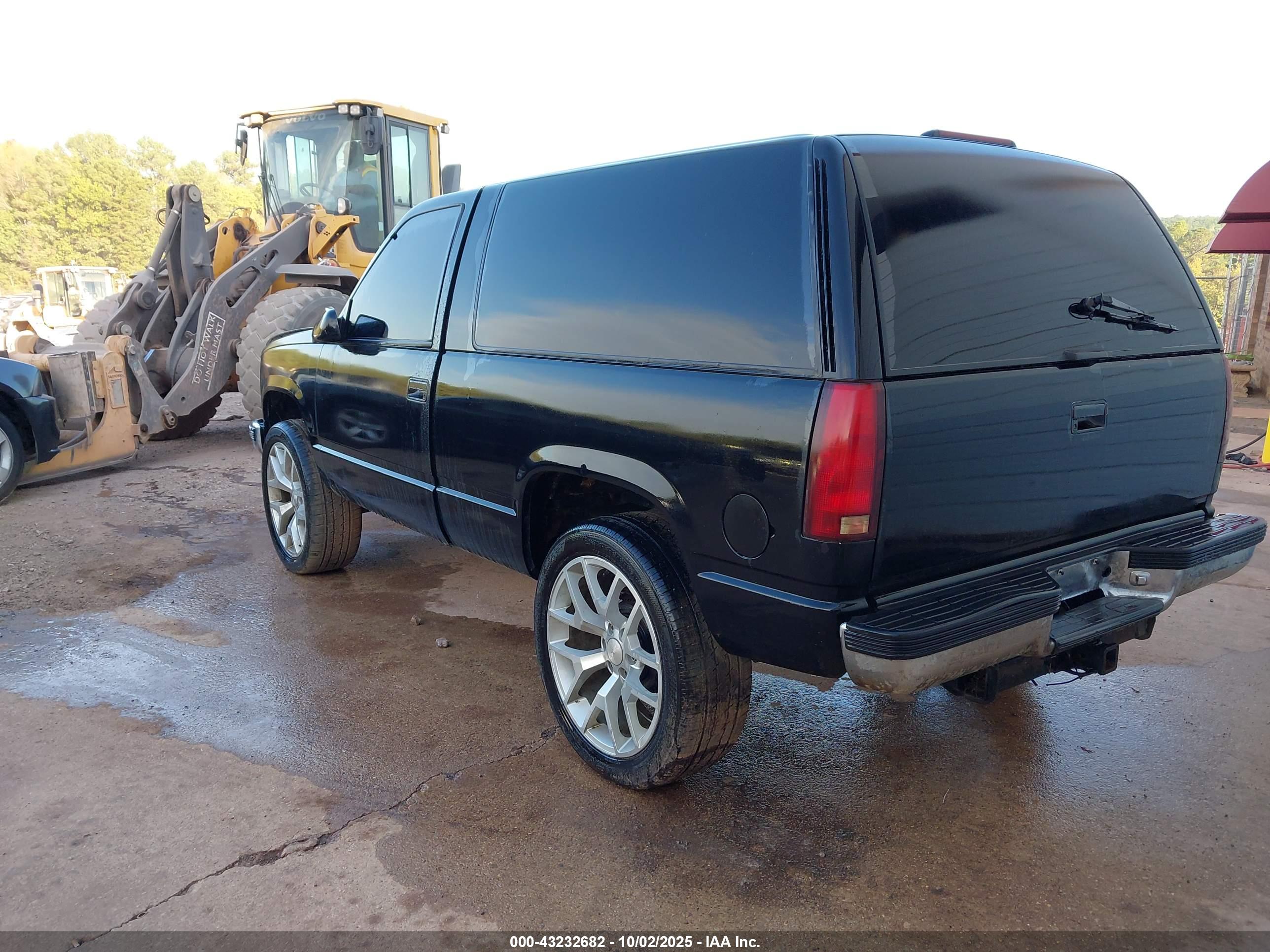 CHEVROLET BLAZER image 3