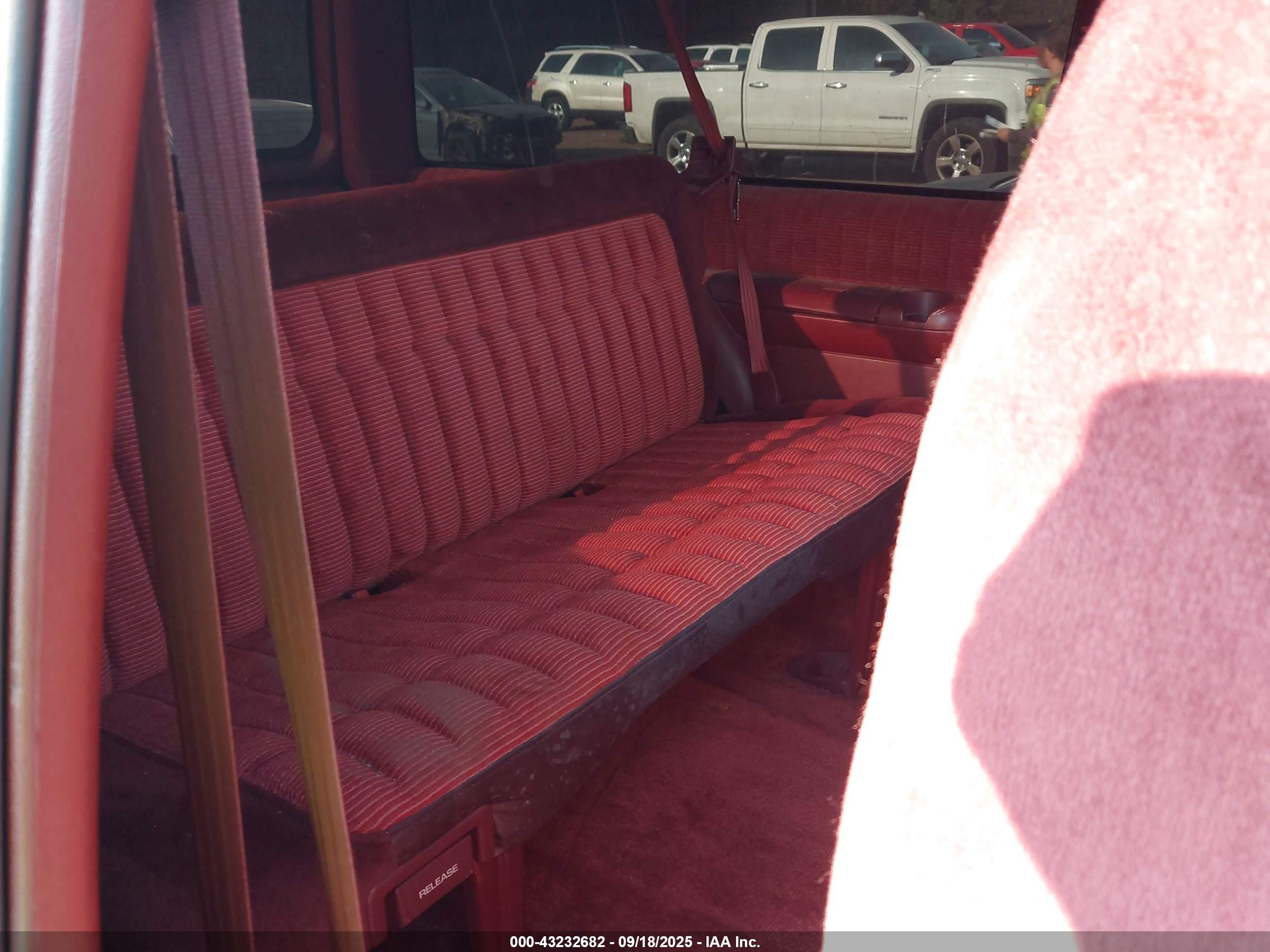 CHEVROLET BLAZER image 8
