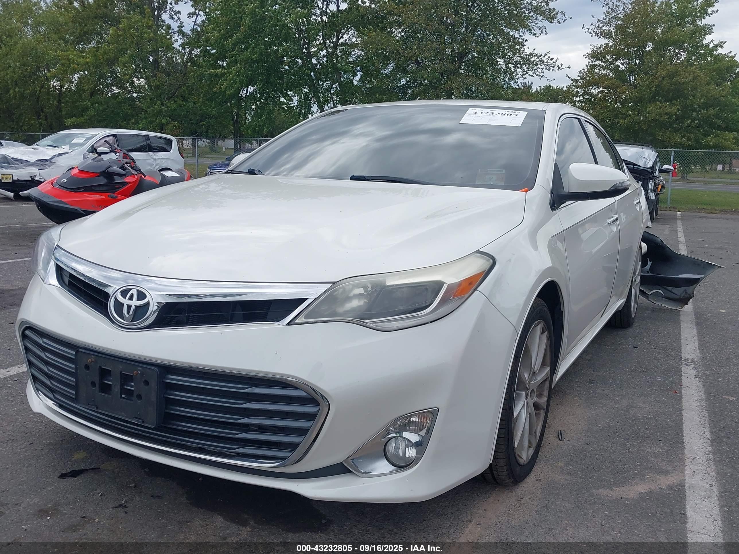 TOYOTA AVALON image 2