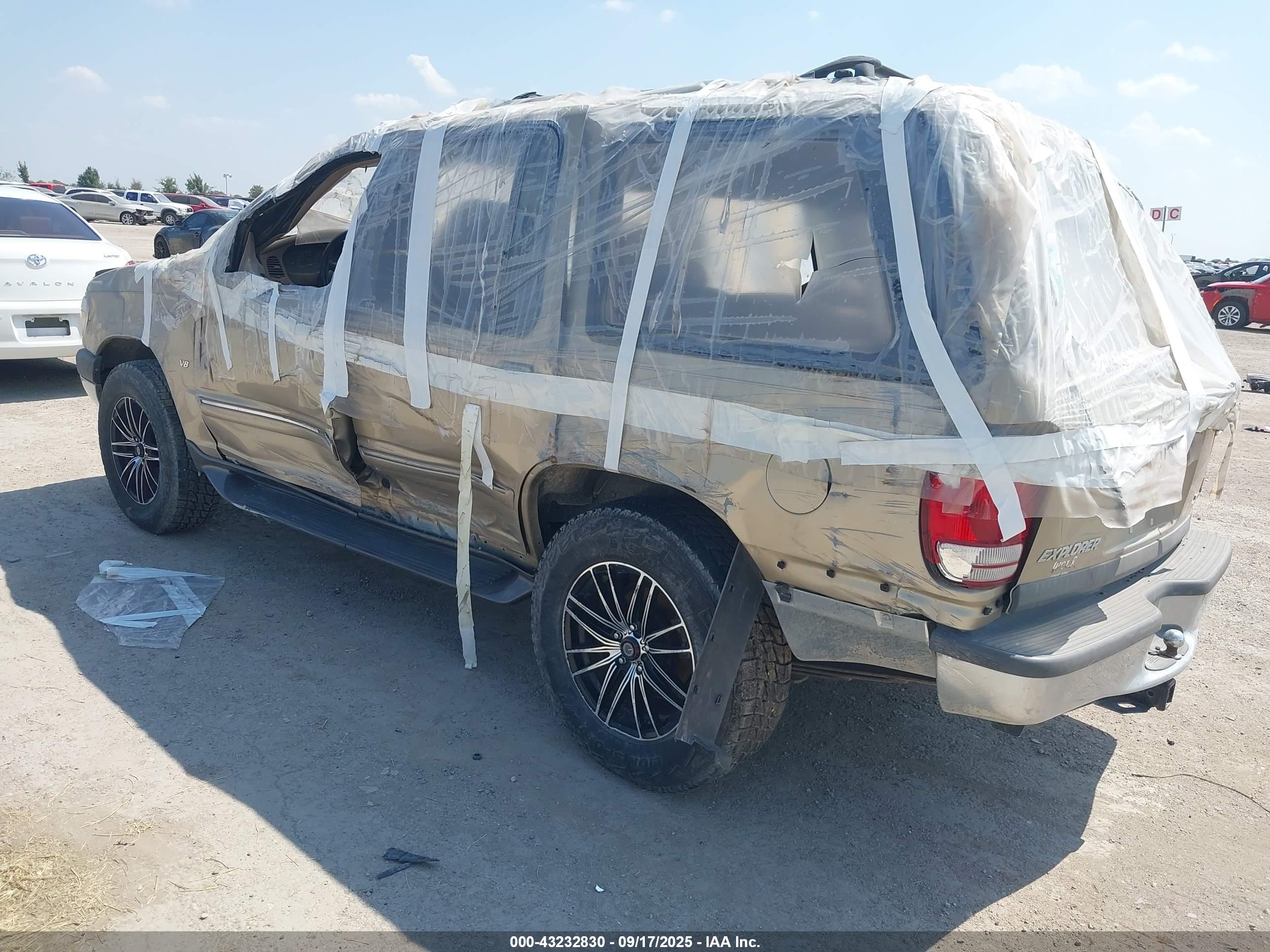 FORD EXPLORER image 3