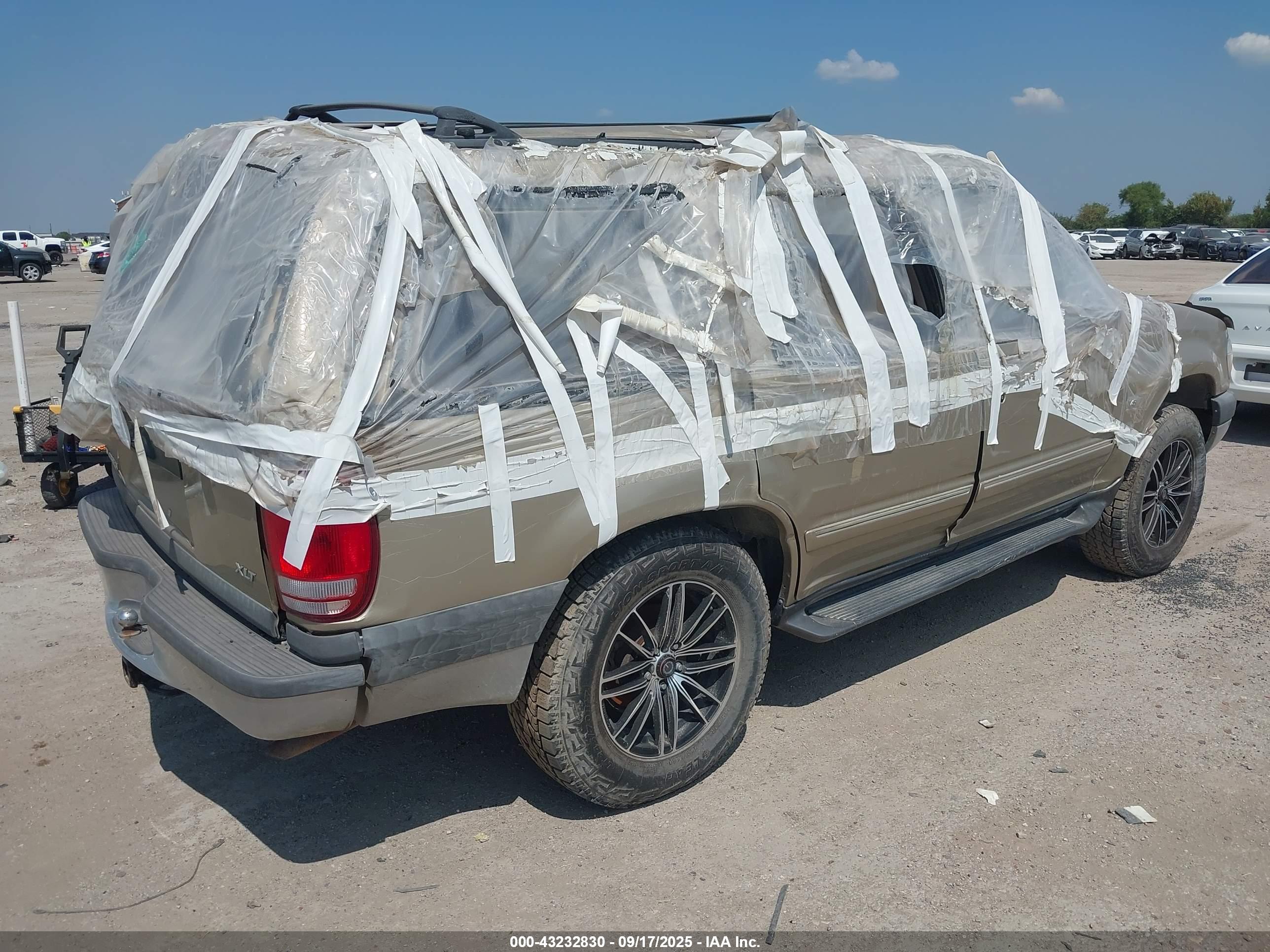 FORD EXPLORER image 4