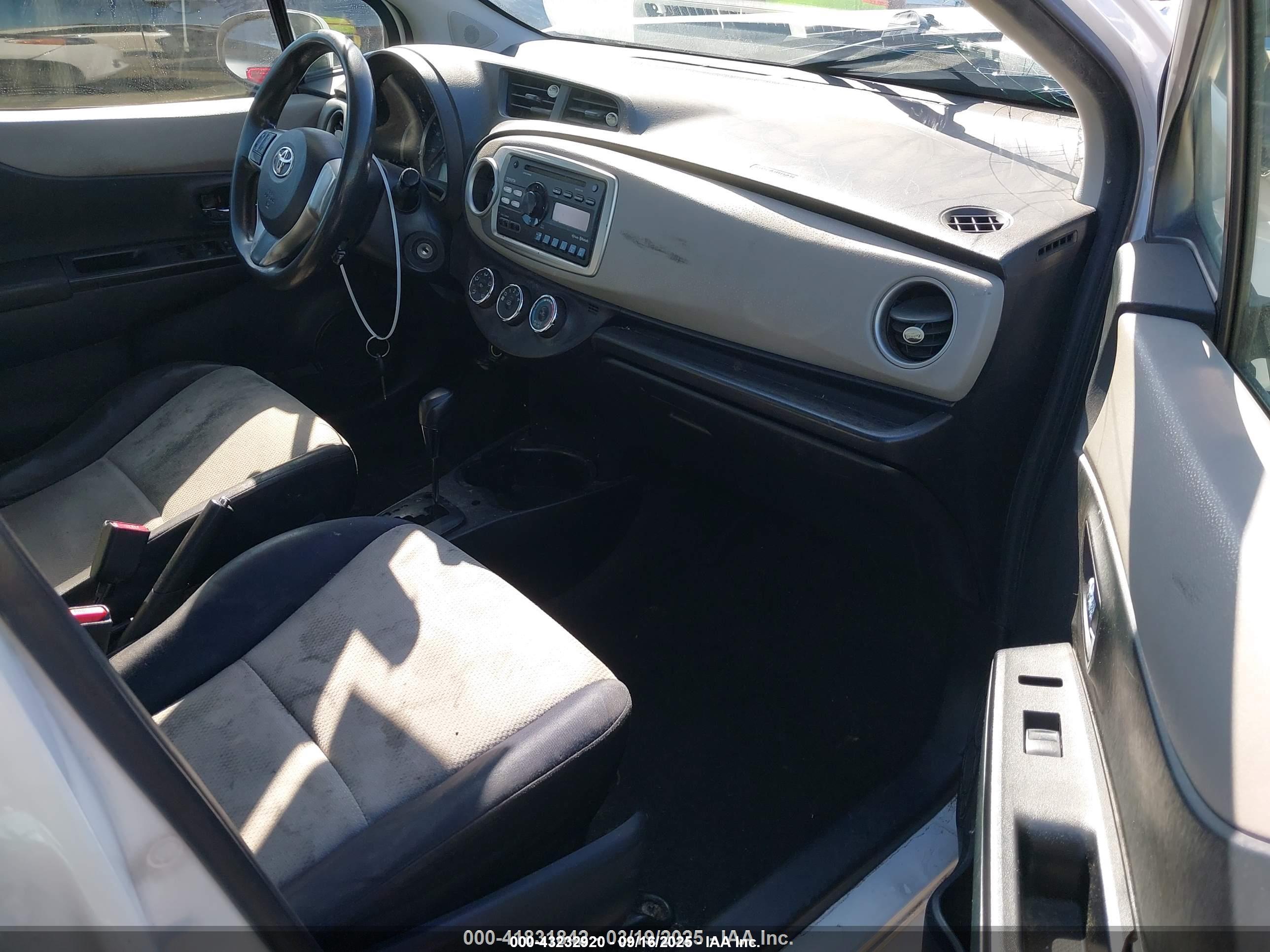 TOYOTA YARIS image 5