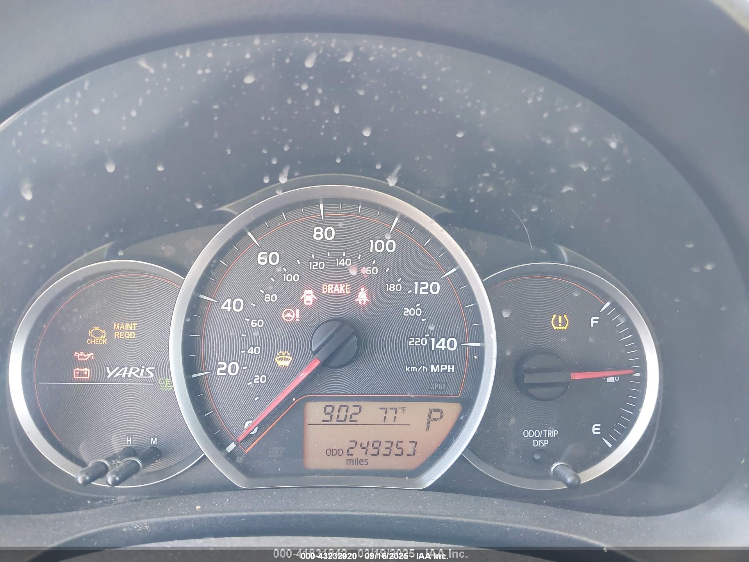 TOYOTA YARIS image 7