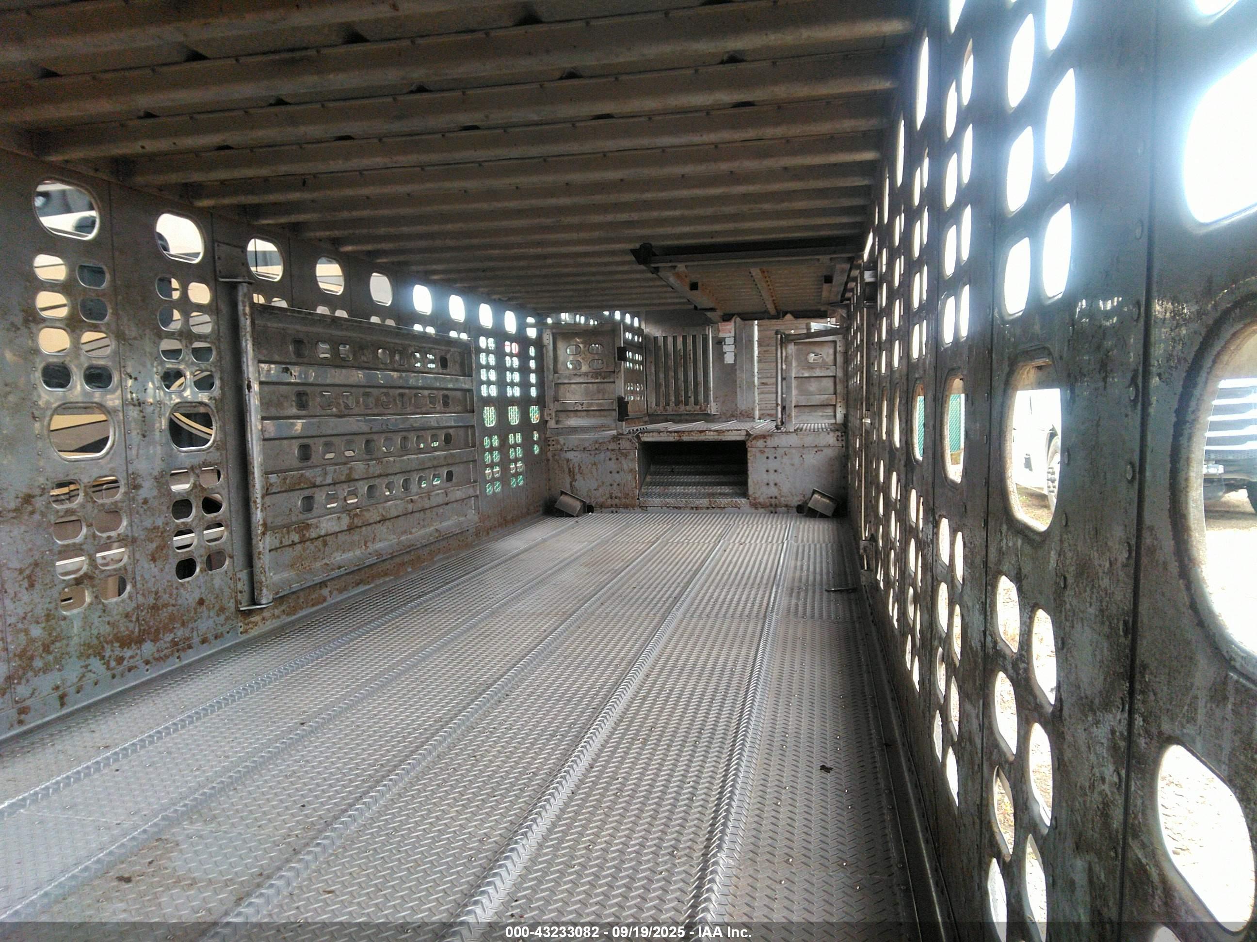 WILSON TRAILER image 8