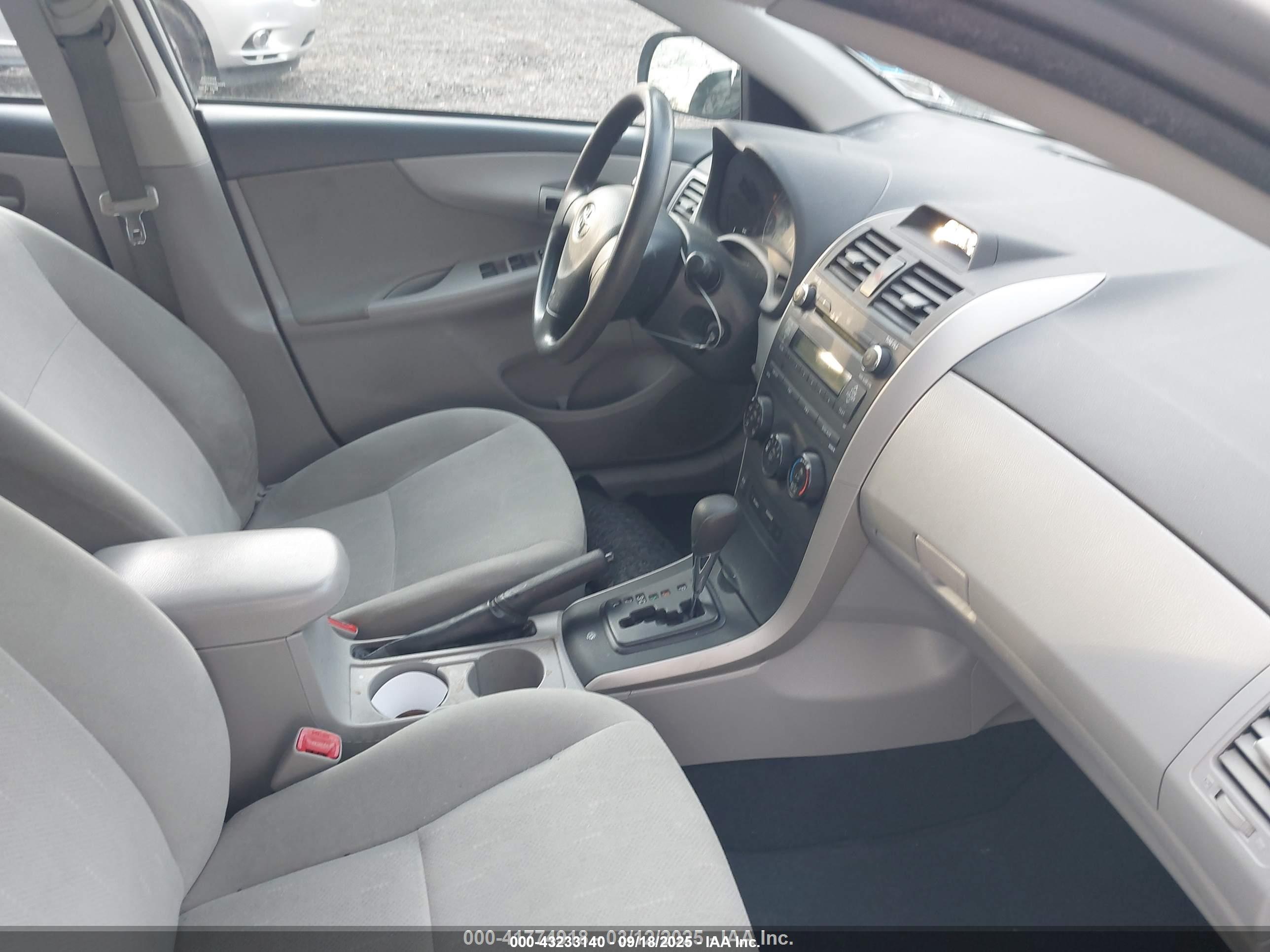 TOYOTA COROLLA image 5