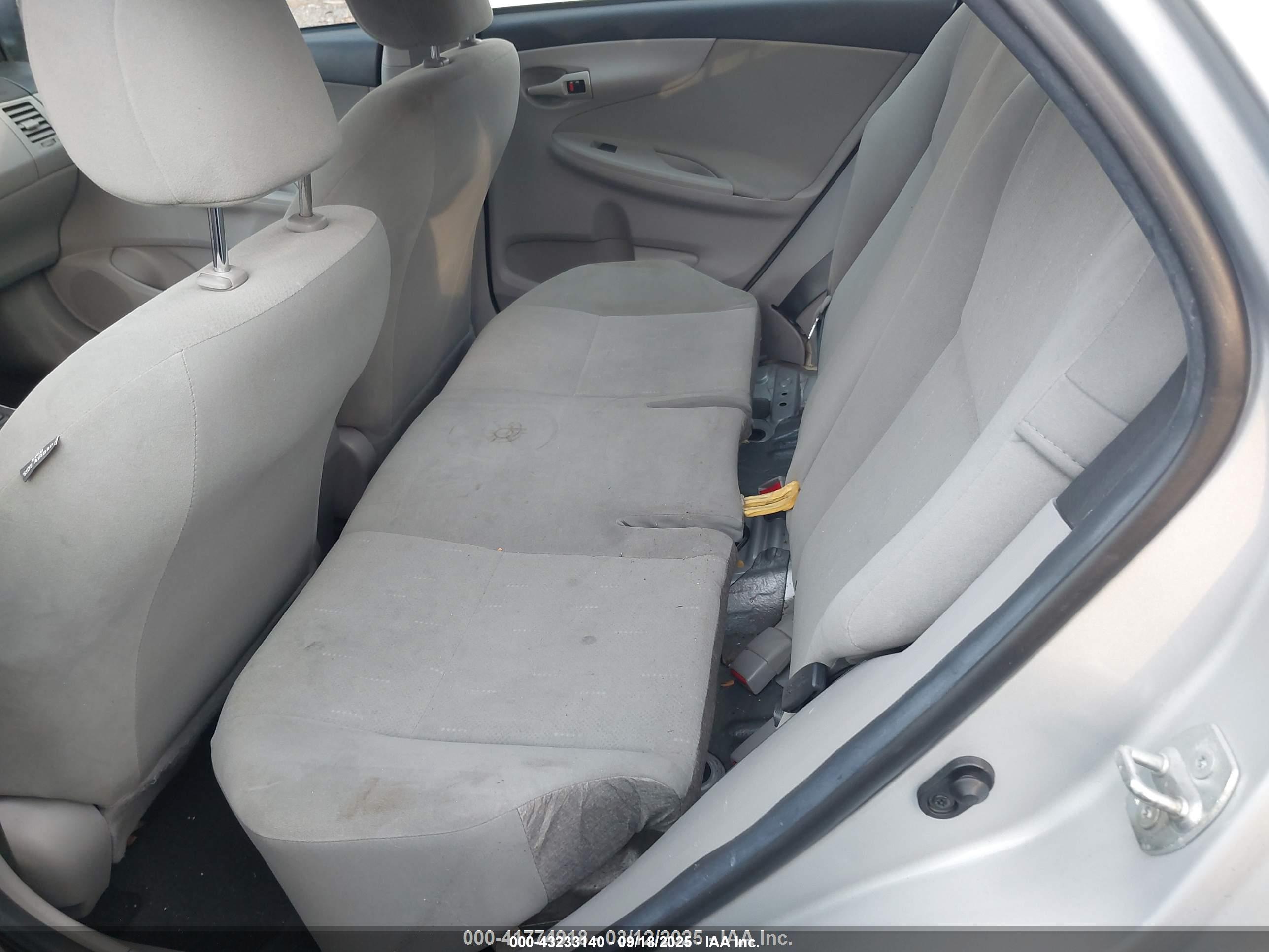 TOYOTA COROLLA image 8