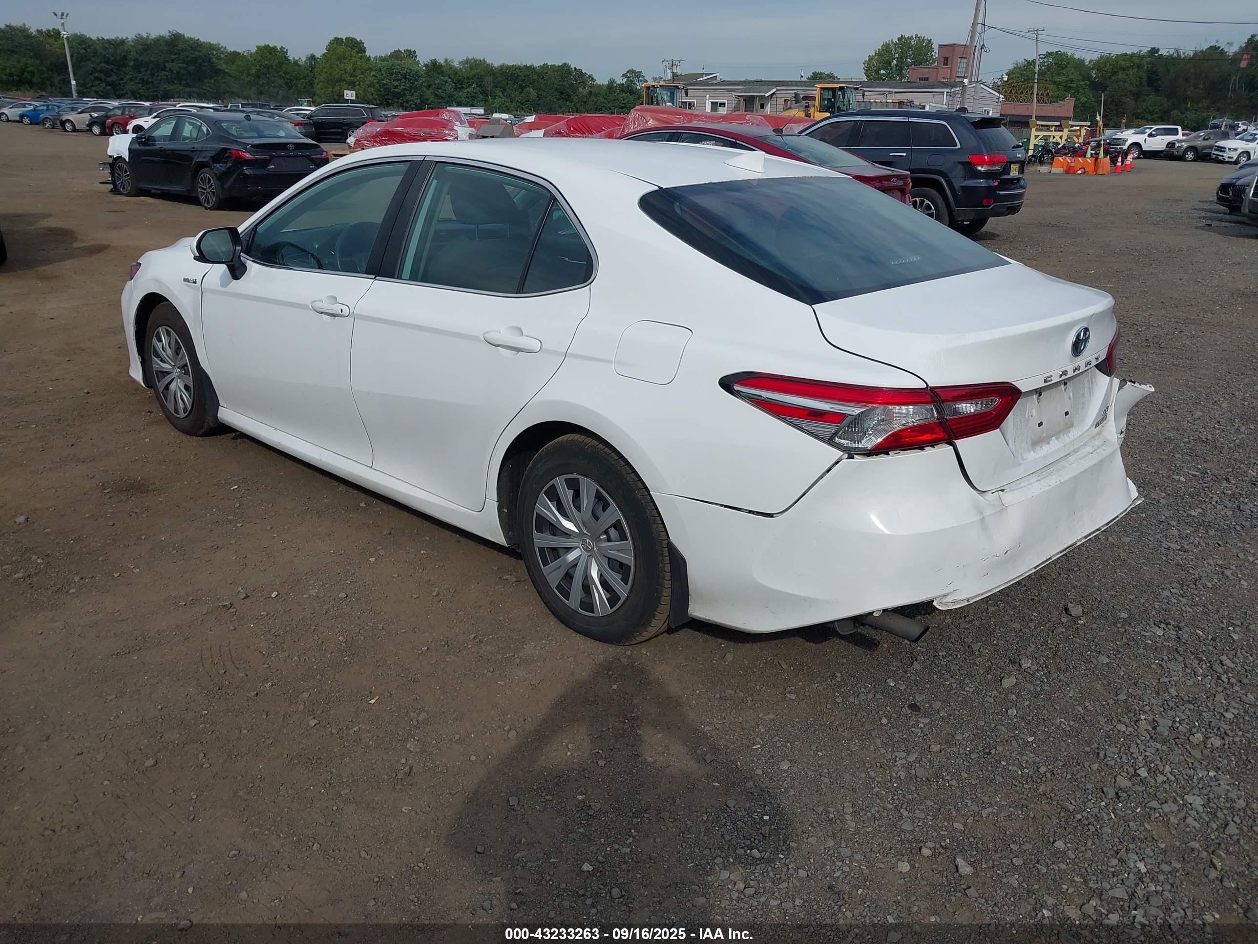 TOYOTA CAMRY image 3