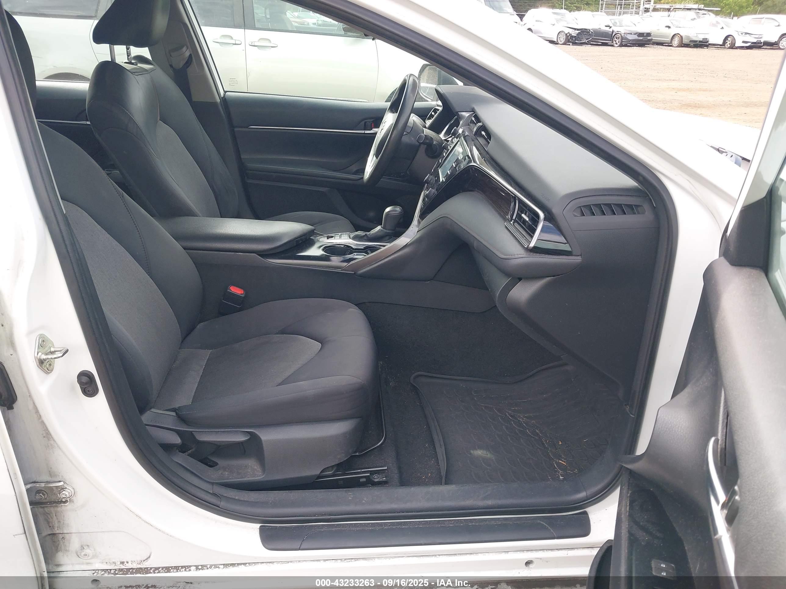 TOYOTA CAMRY image 5