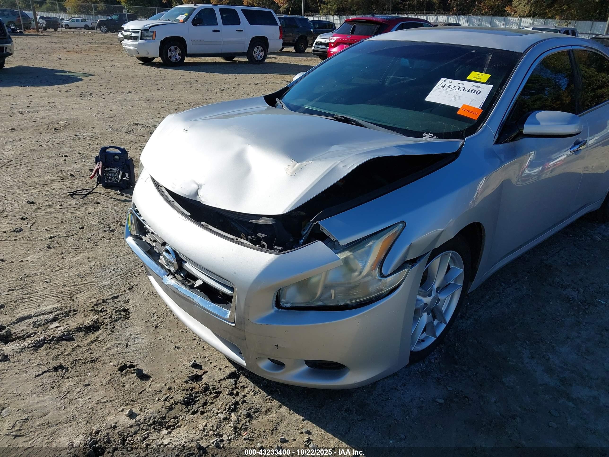 NISSAN MAXIMA image 6