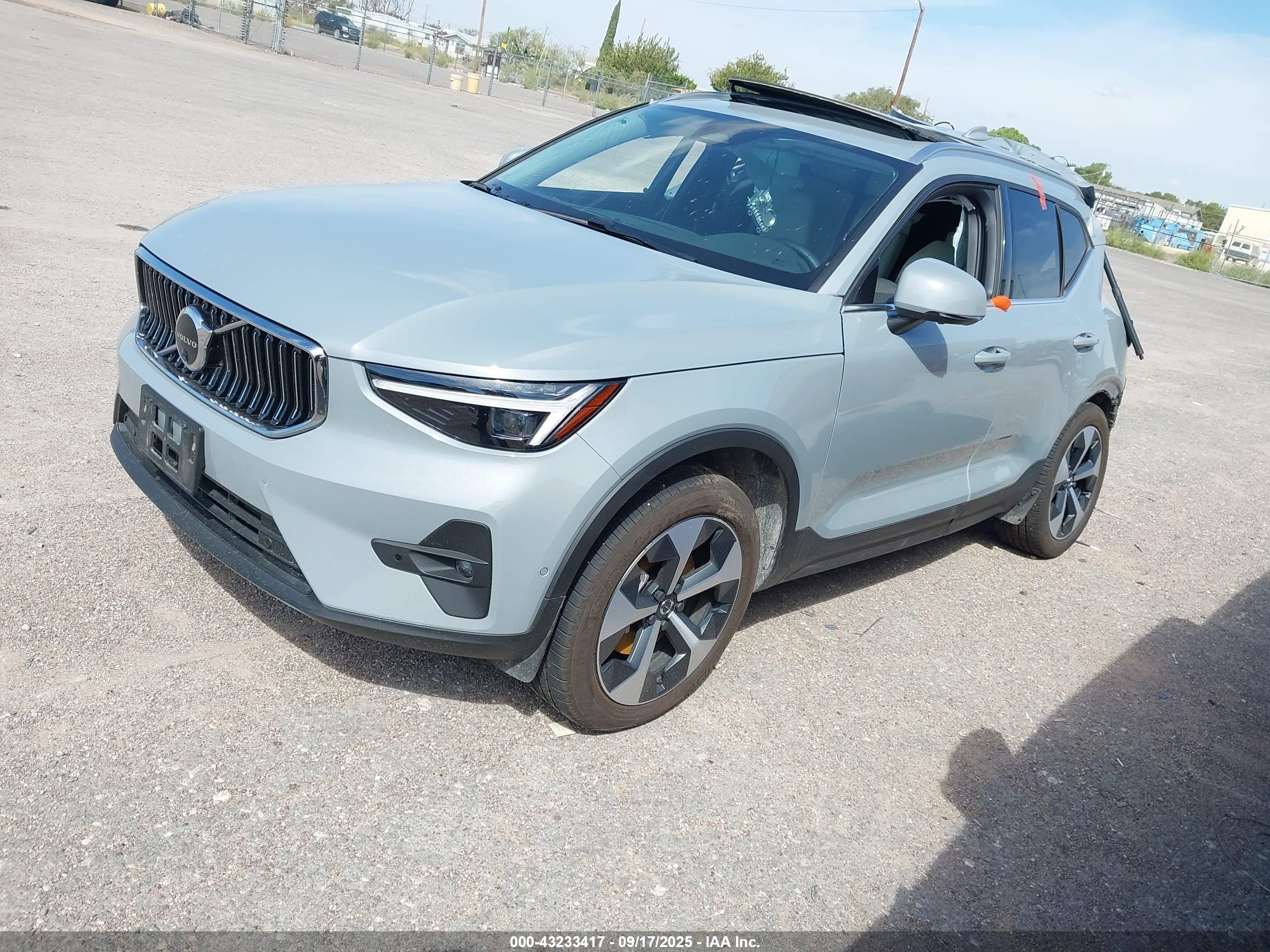 VOLVO XC40 image 2