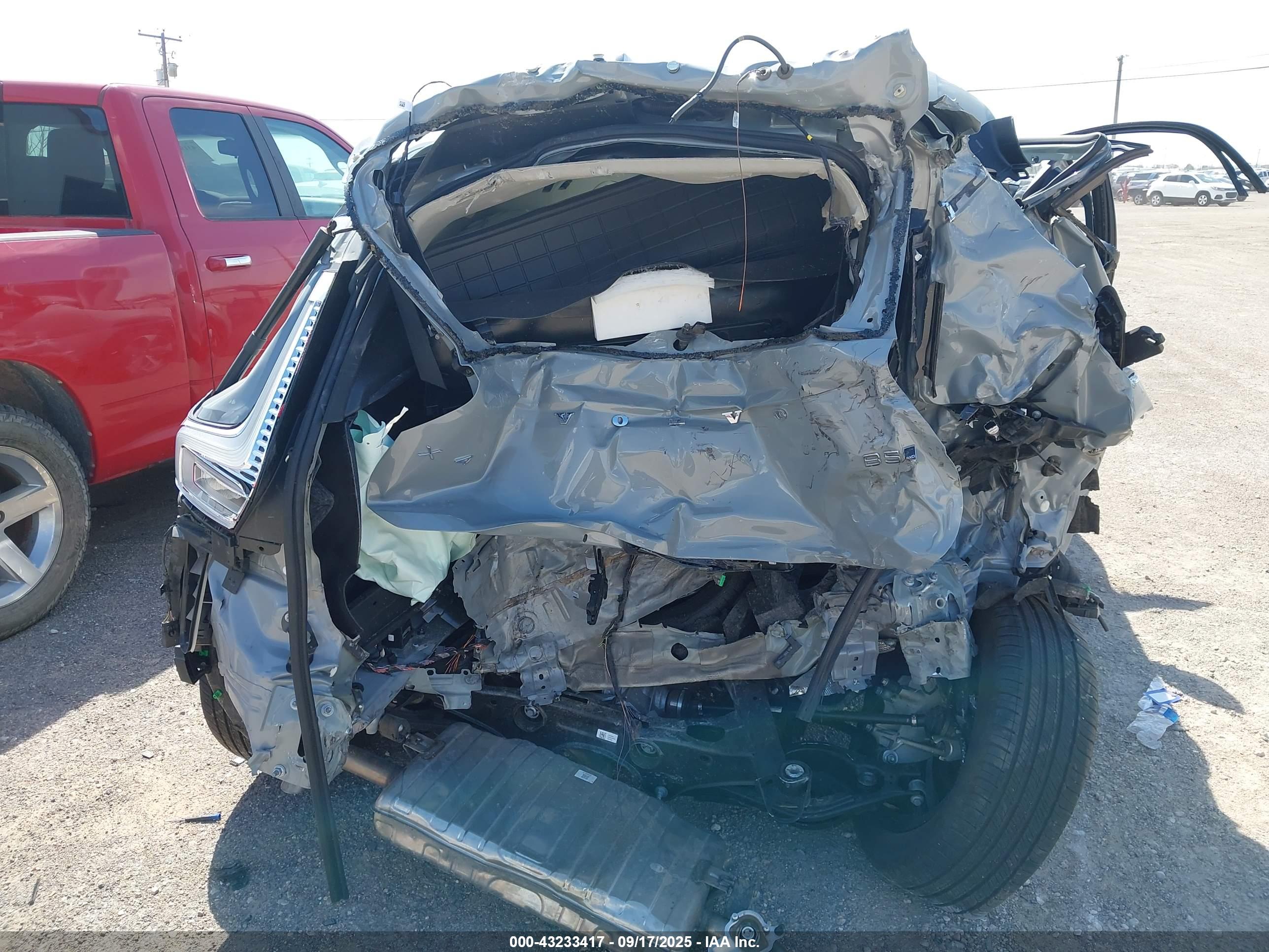 VOLVO XC40 image 6