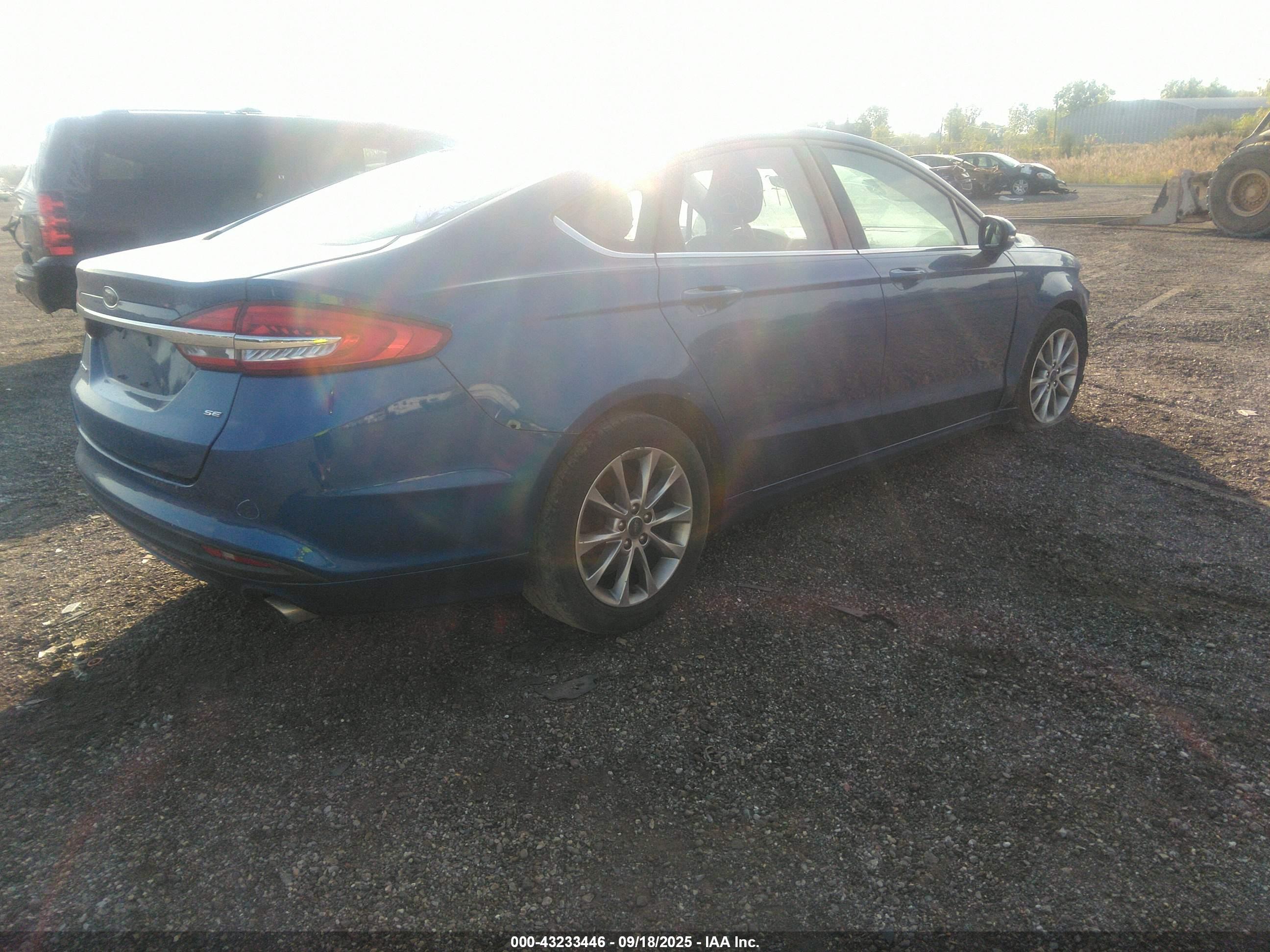 FORD FUSION image 4