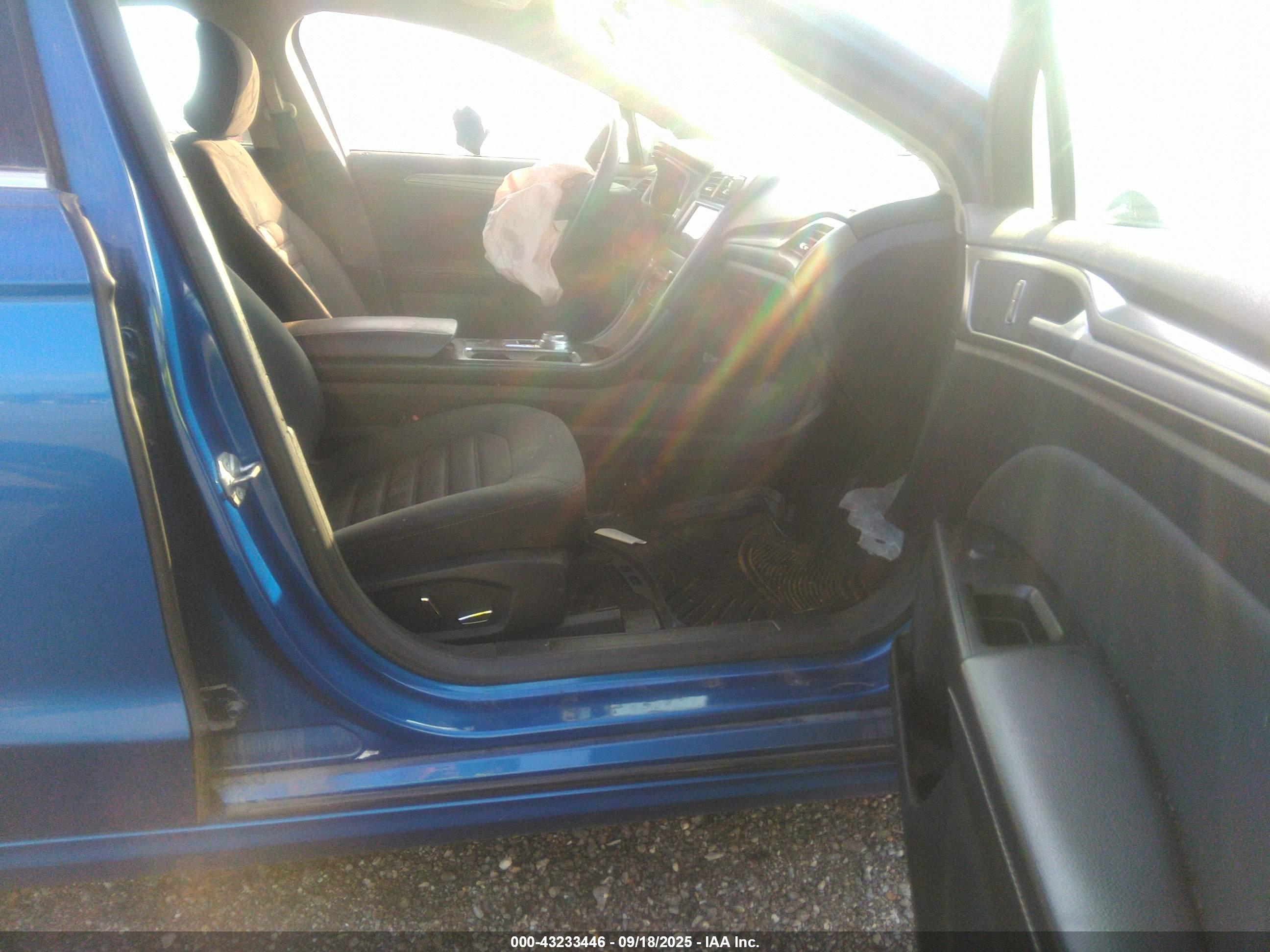 FORD FUSION image 5