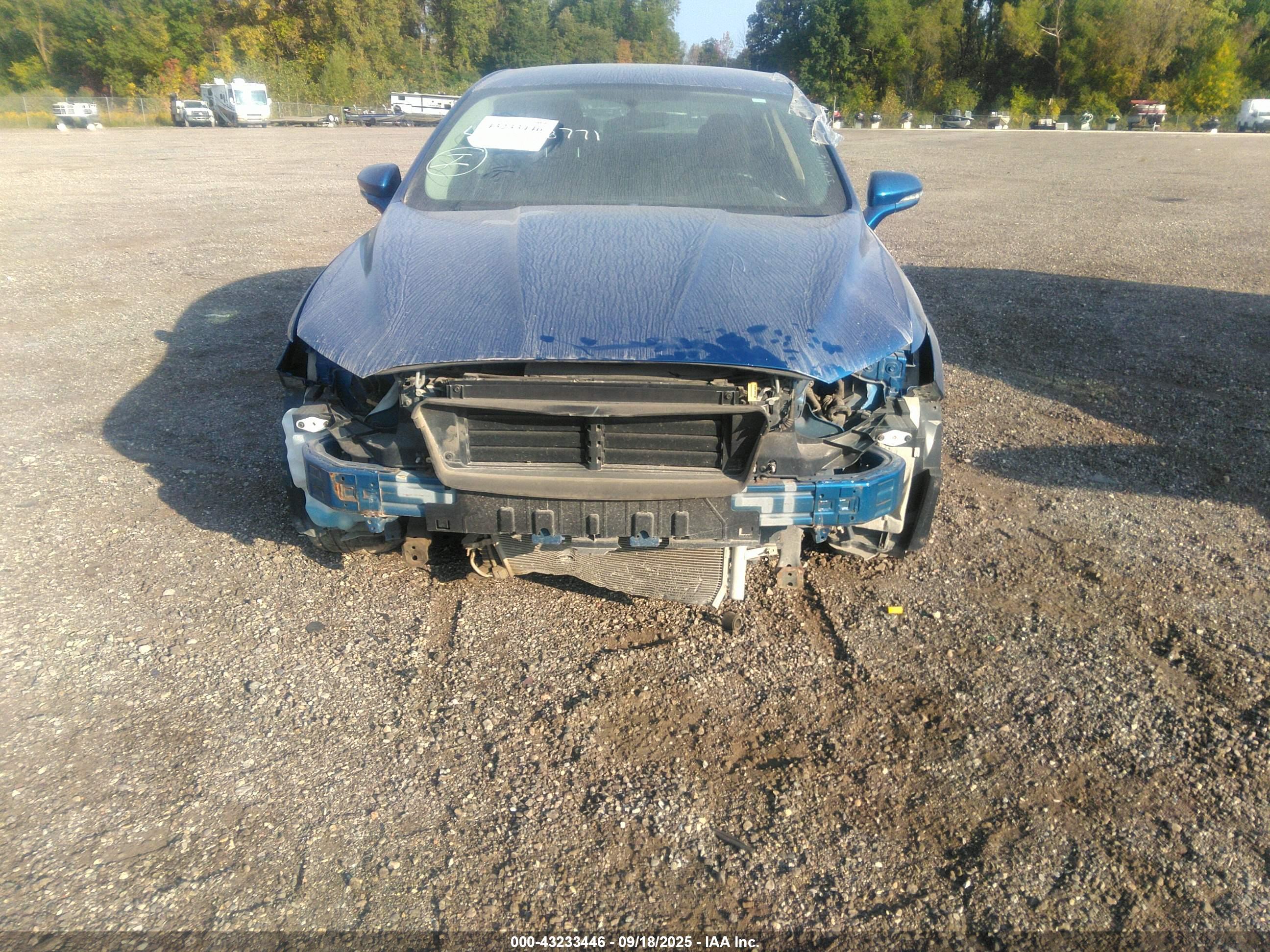 FORD FUSION image 6