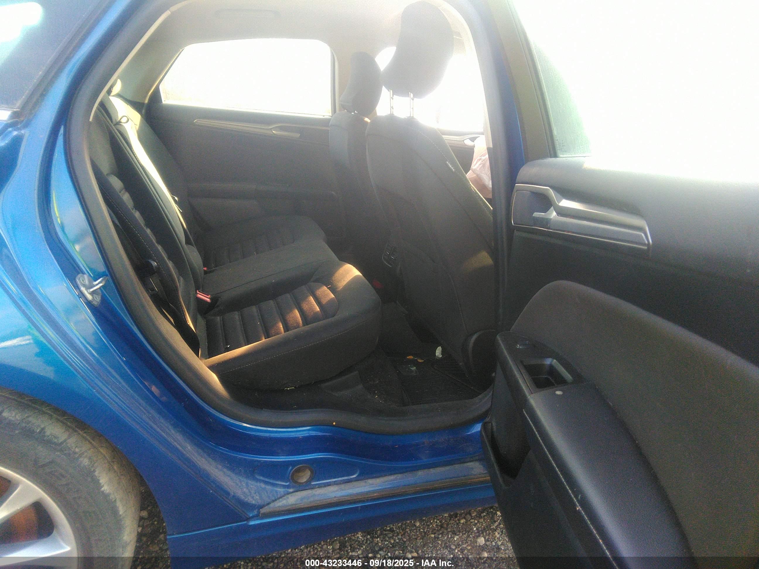 FORD FUSION image 8