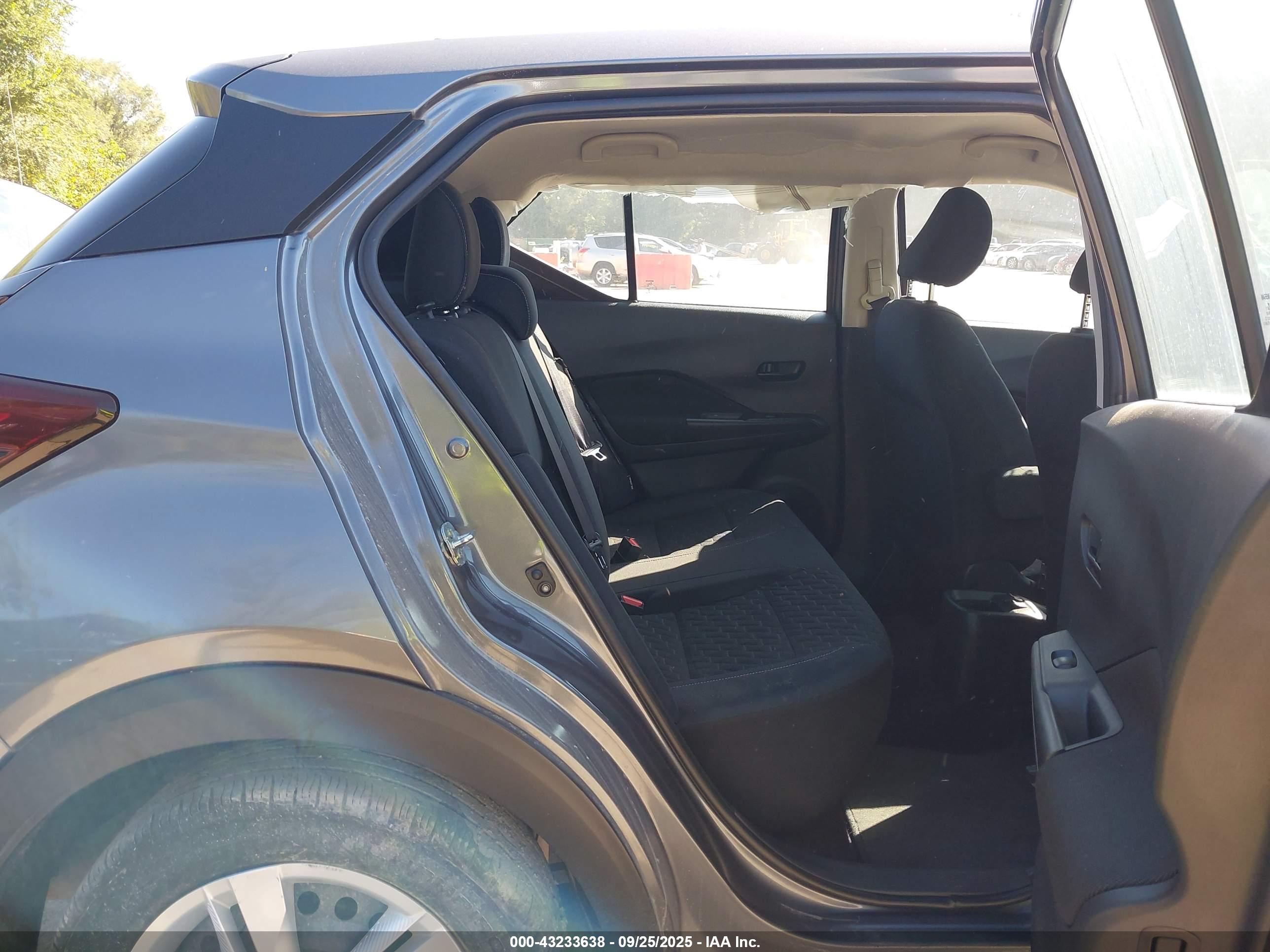 NISSAN KICKS image 8