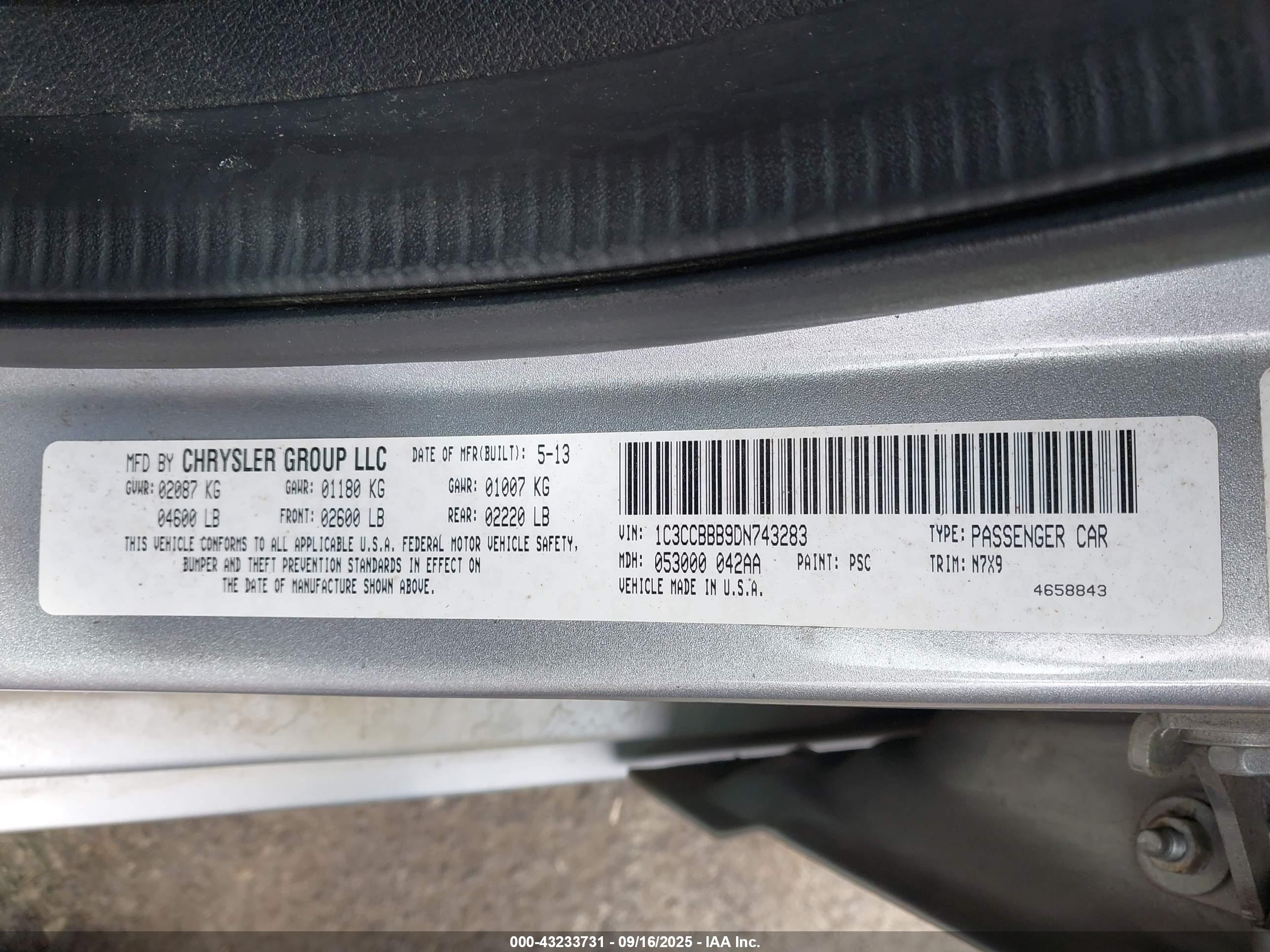 CHRYSLER 200 image 9