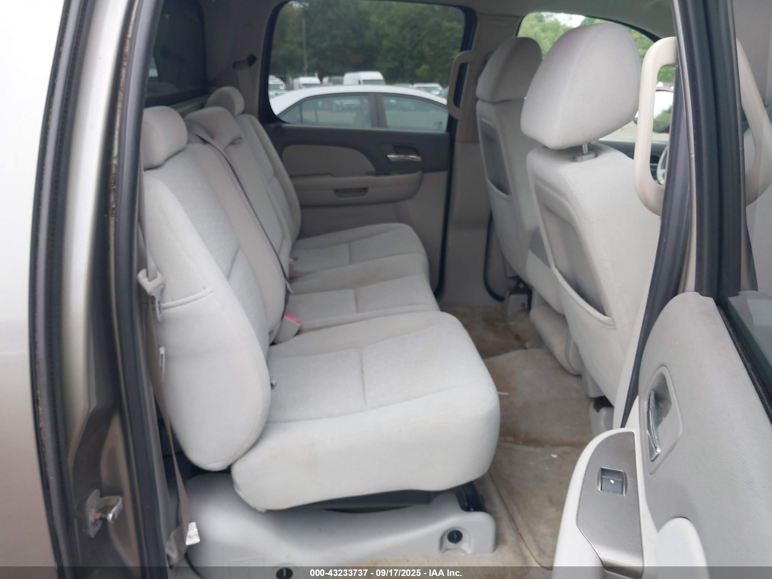 CHEVROLET AVALANCHE image 8