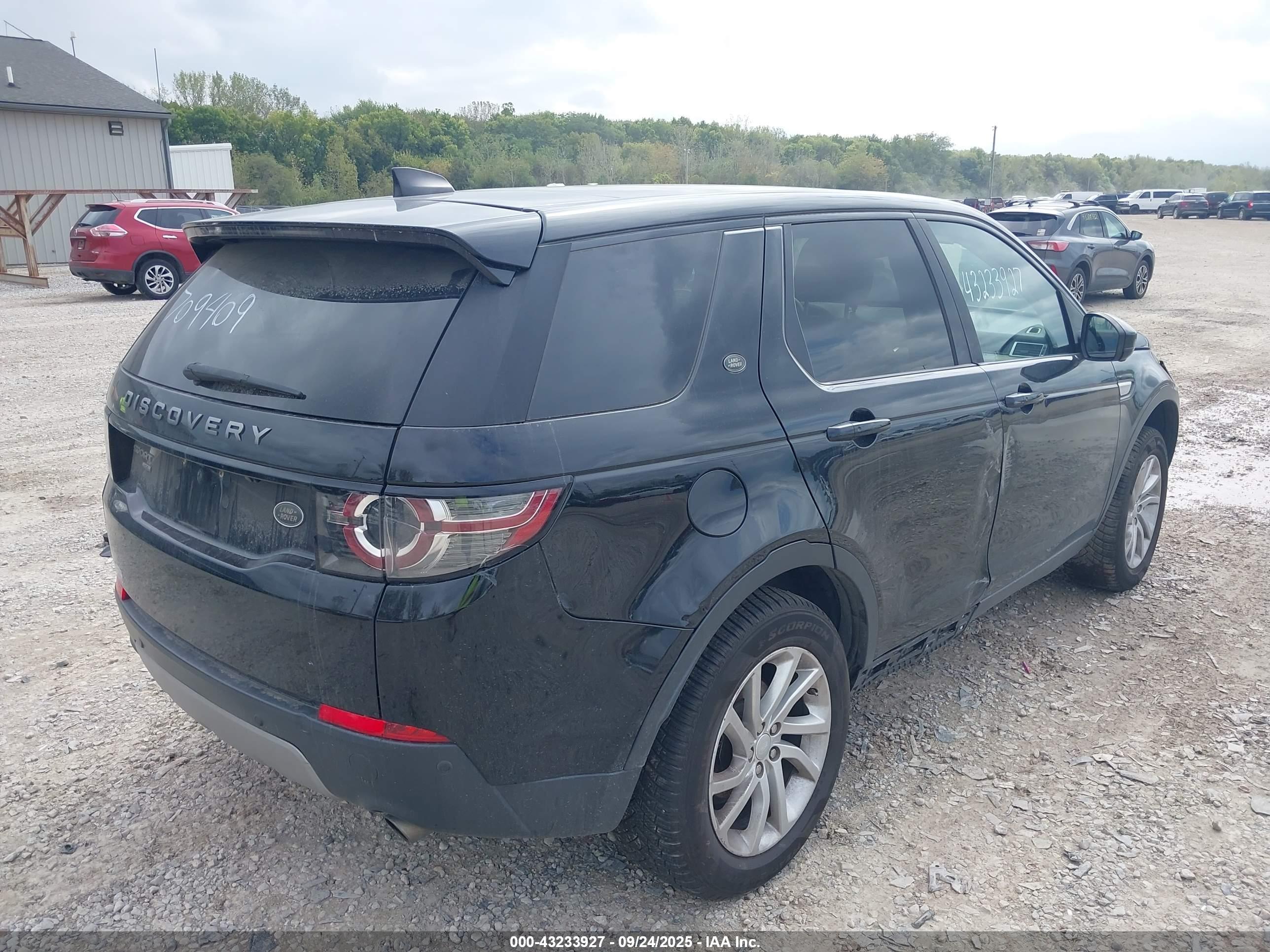 LAND ROVER image 4