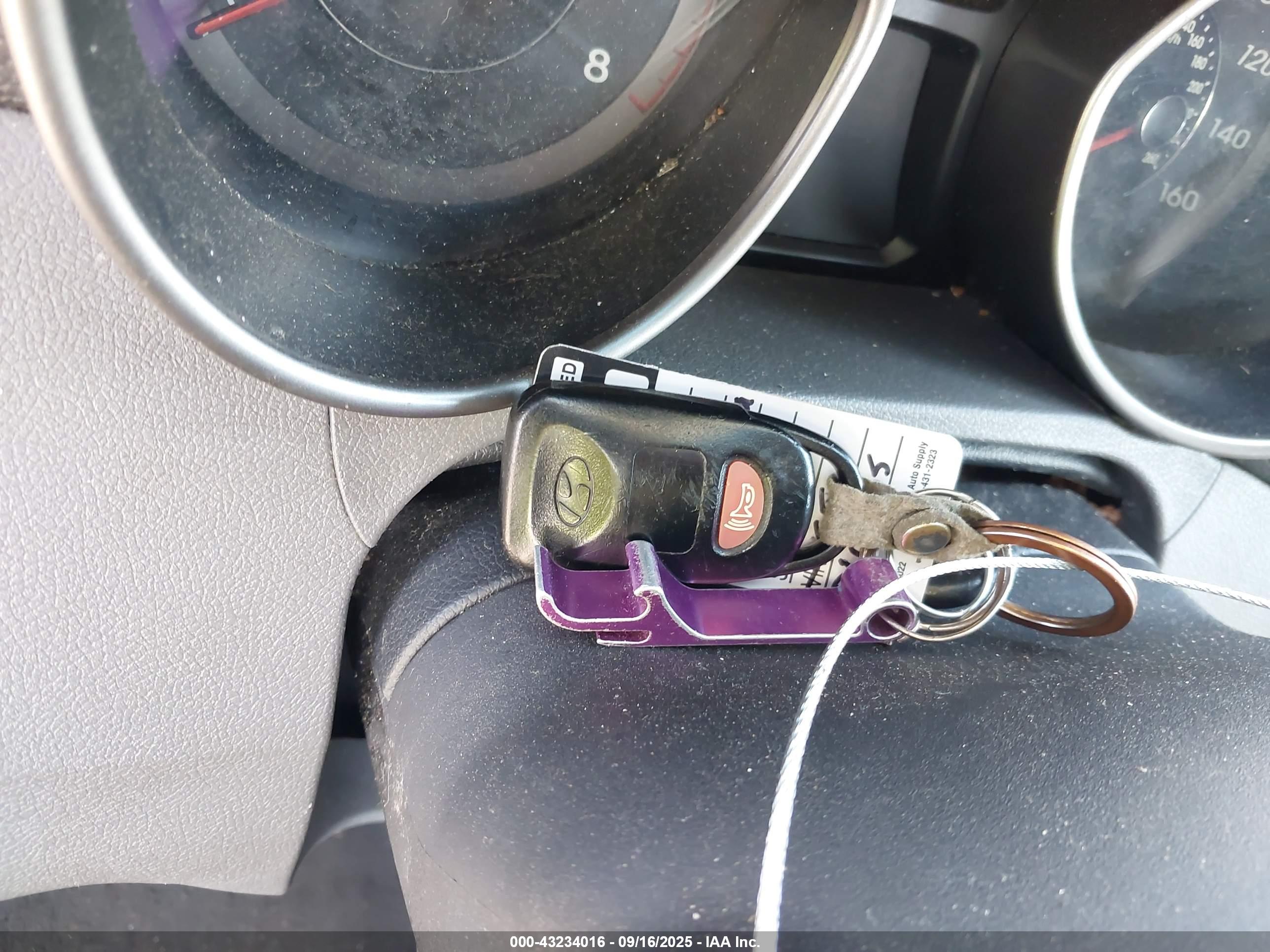 HYUNDAI ELANTRA image 11
