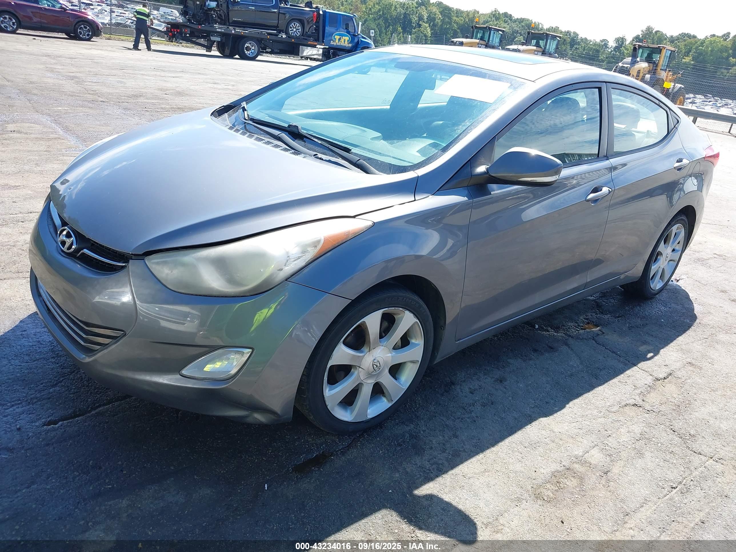 HYUNDAI ELANTRA image 2