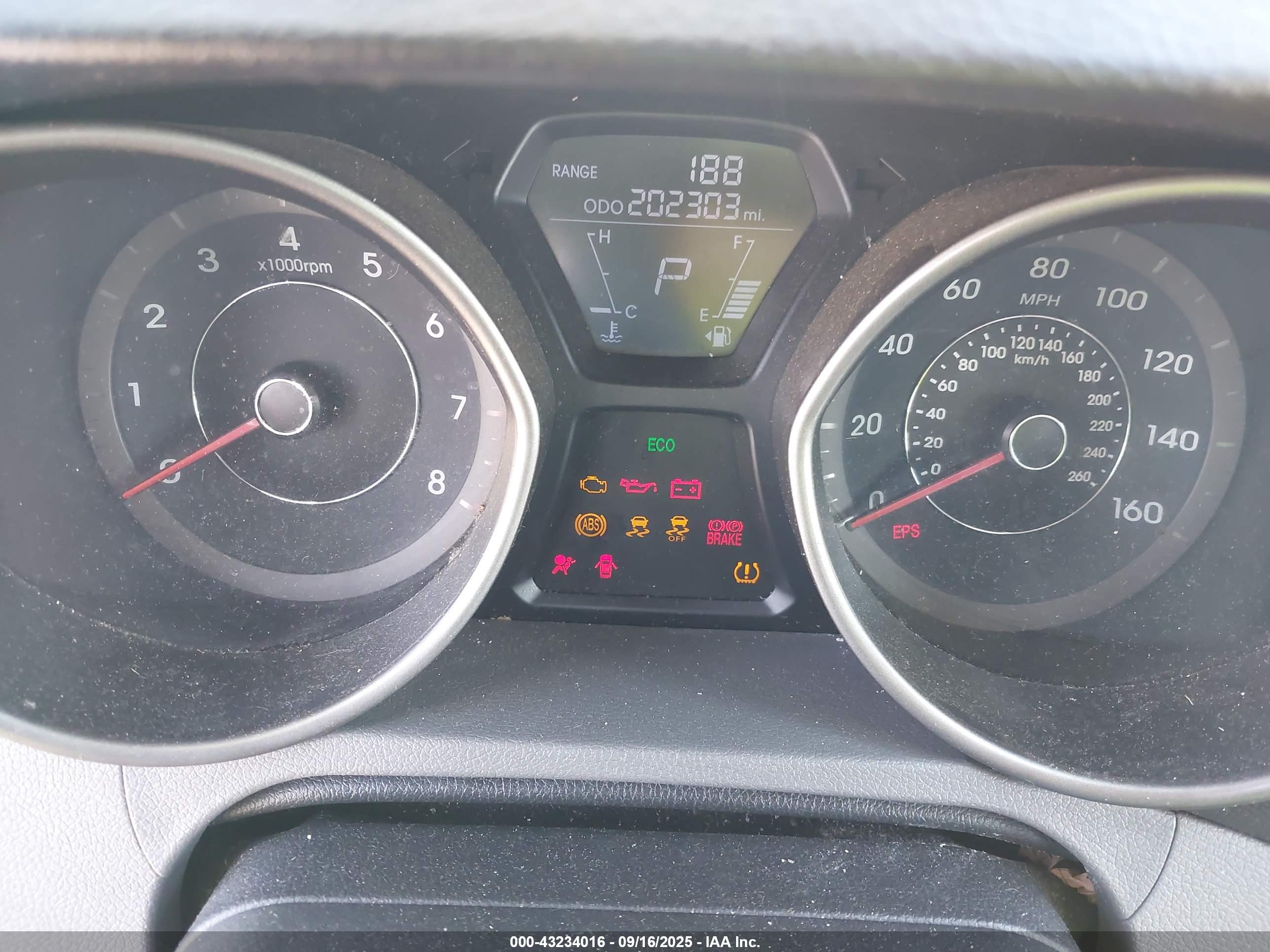 HYUNDAI ELANTRA image 7