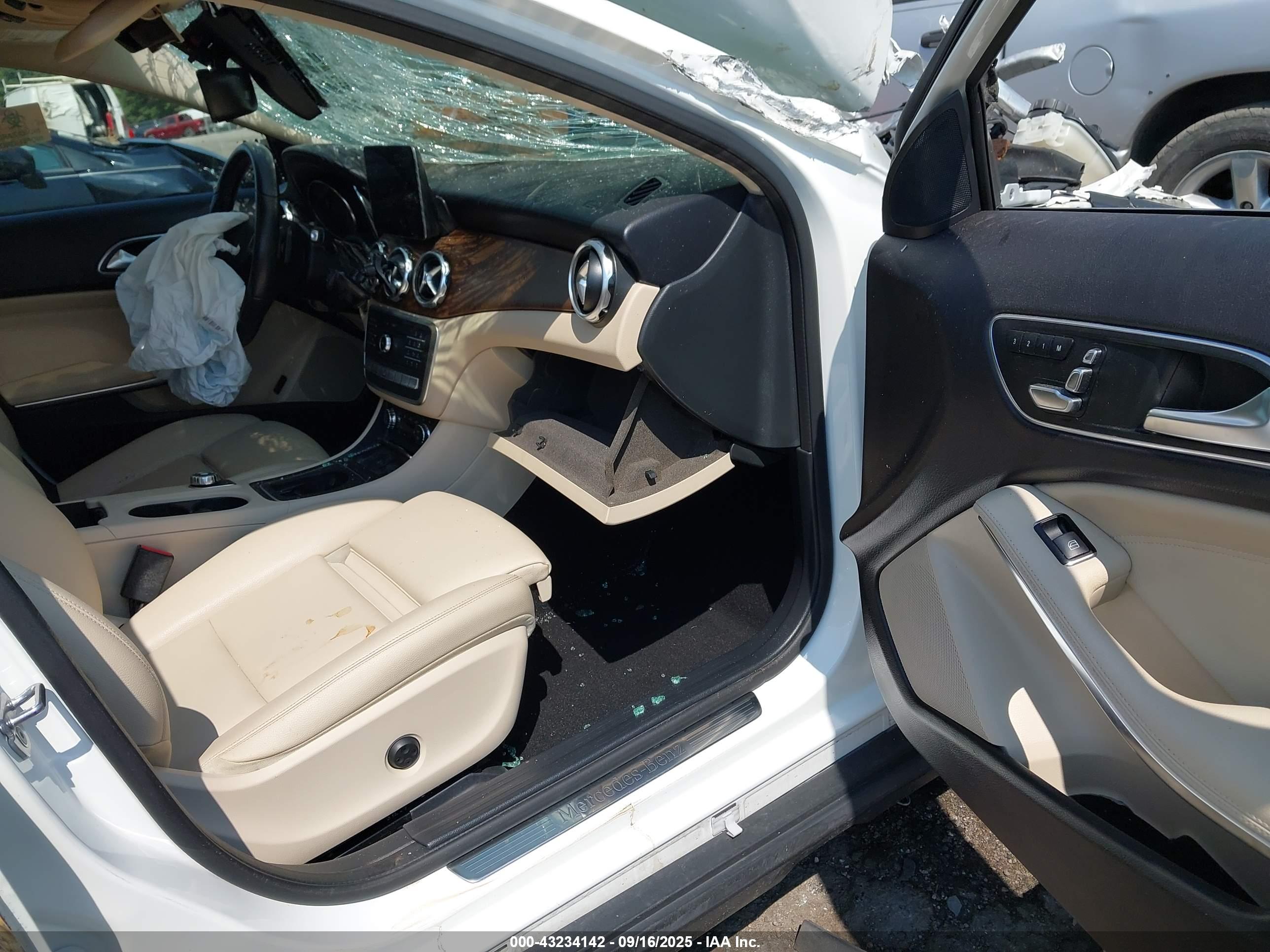 MERCEDES-BENZ GLA image 5