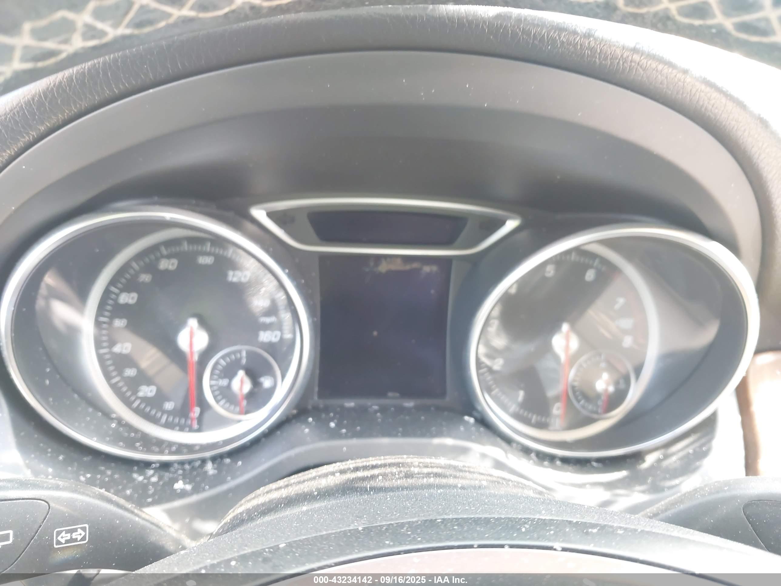 MERCEDES-BENZ GLA image 7
