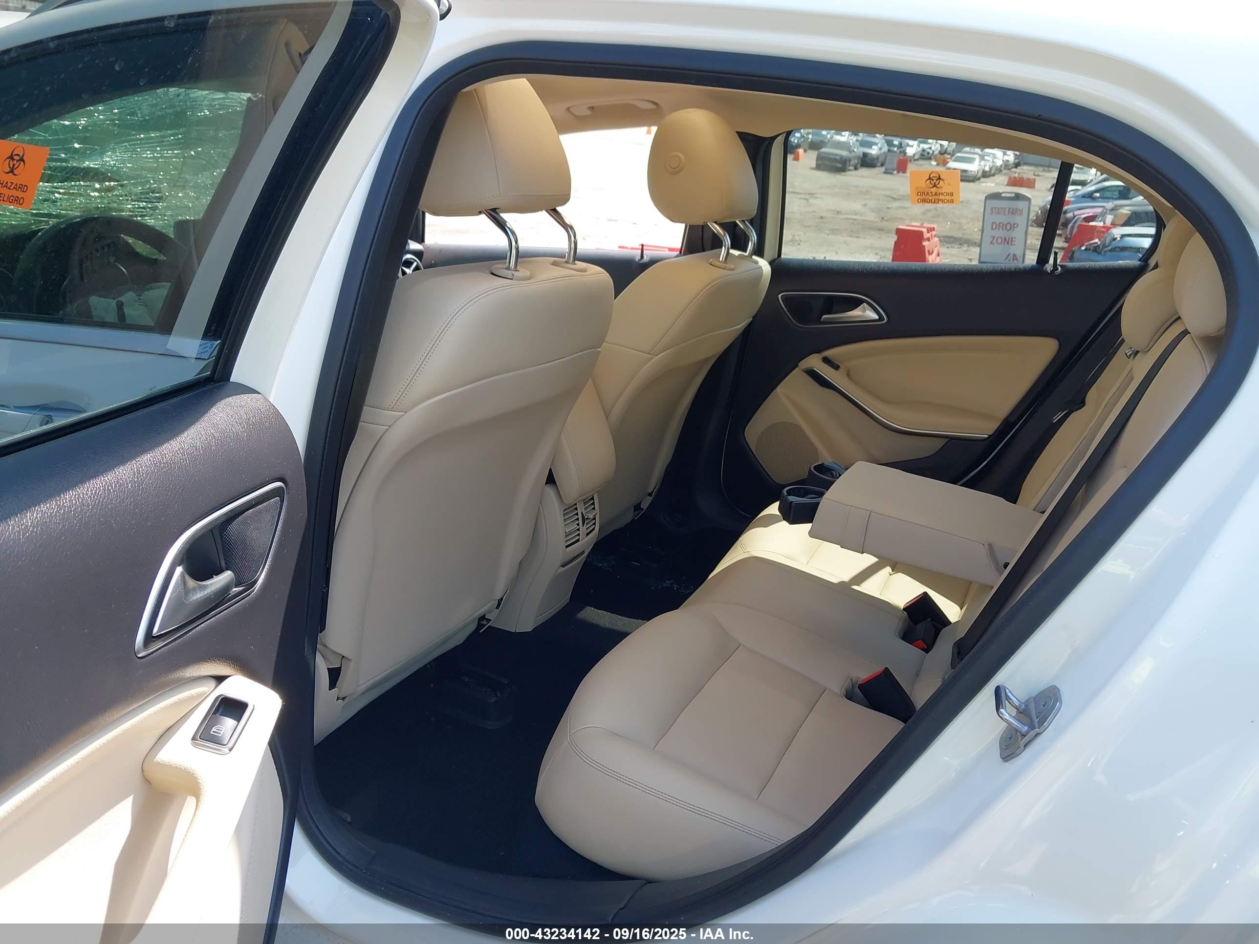 MERCEDES-BENZ GLA image 8
