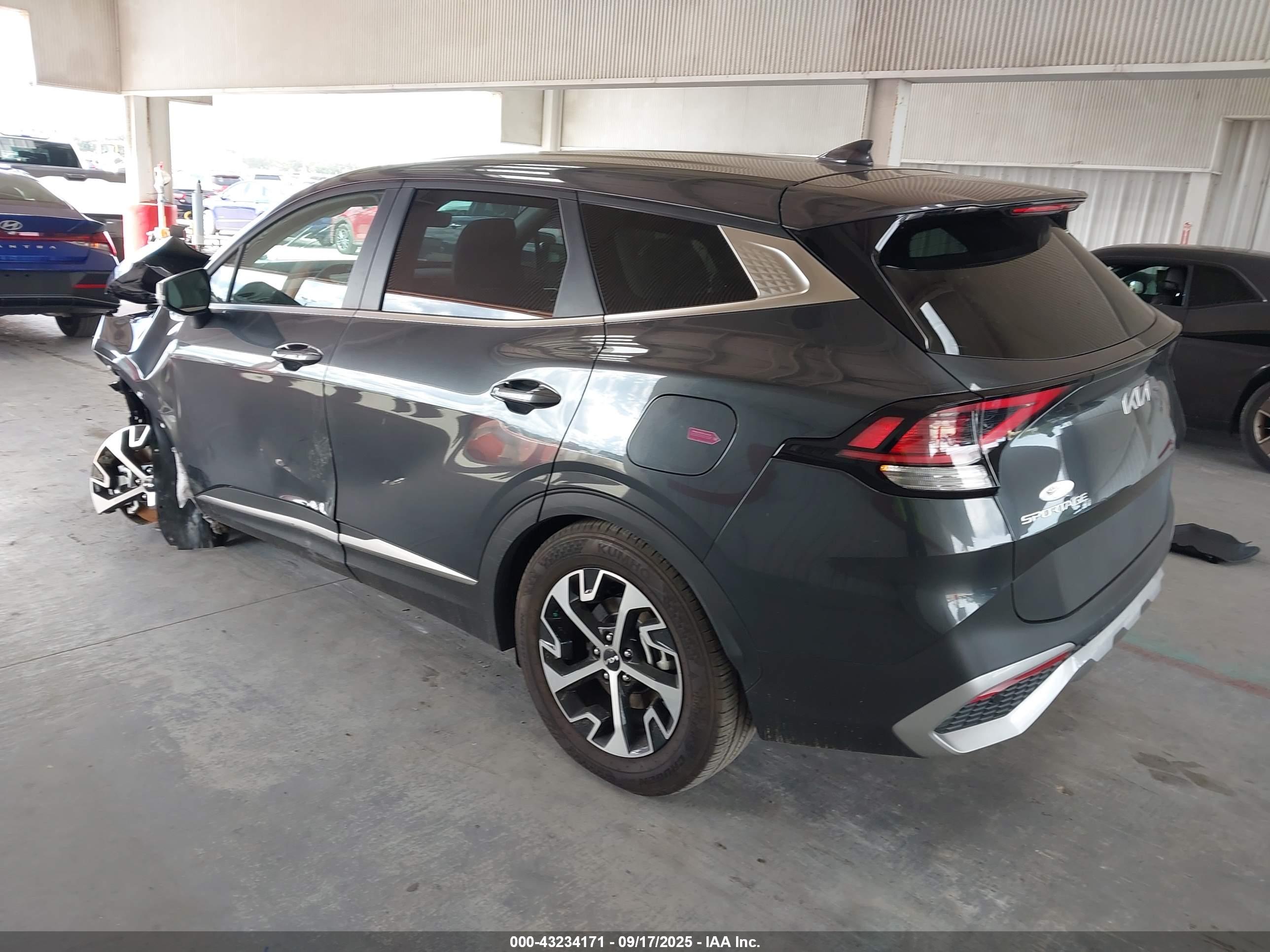 KIA SPORTAGE image 3