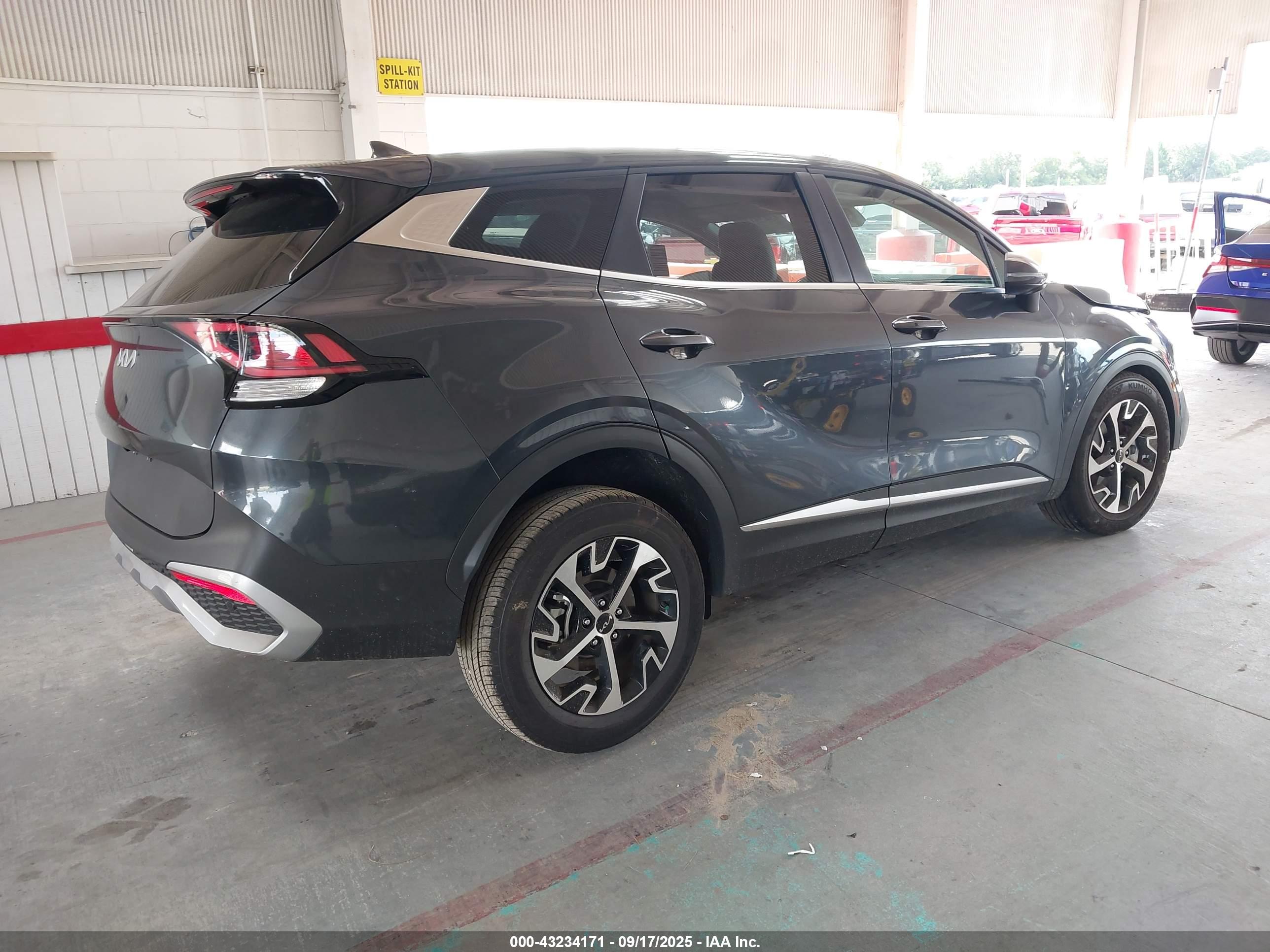 KIA SPORTAGE image 4