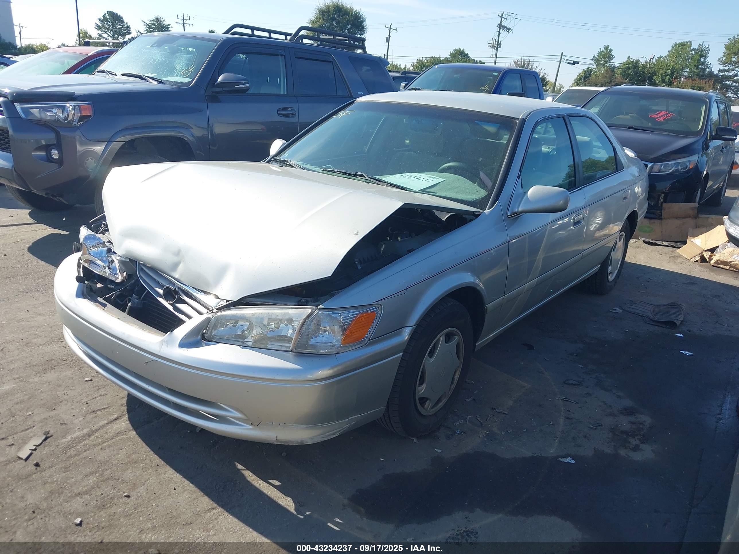 TOYOTA CAMRY image 2