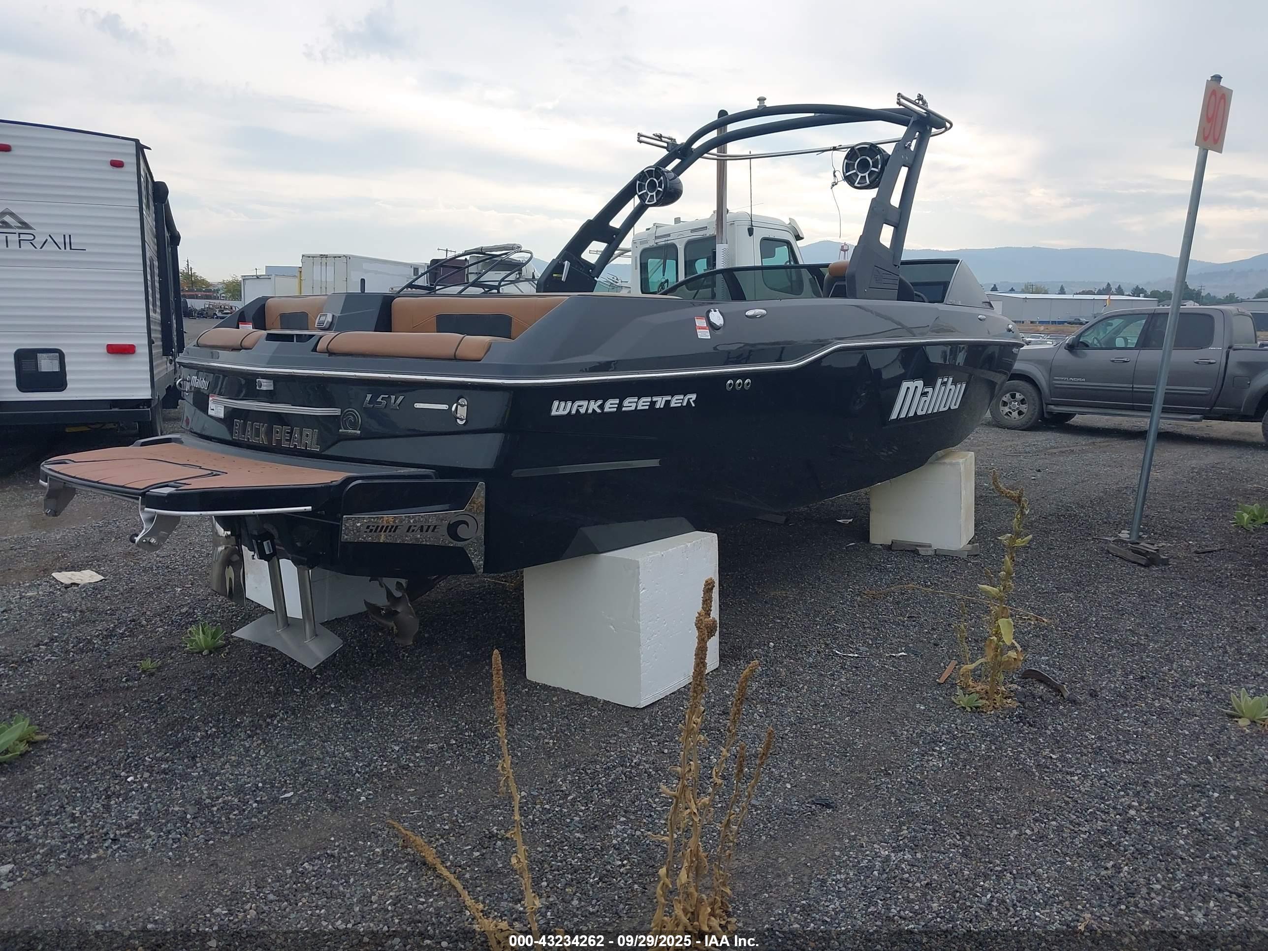 MALIBU BOATS image 4