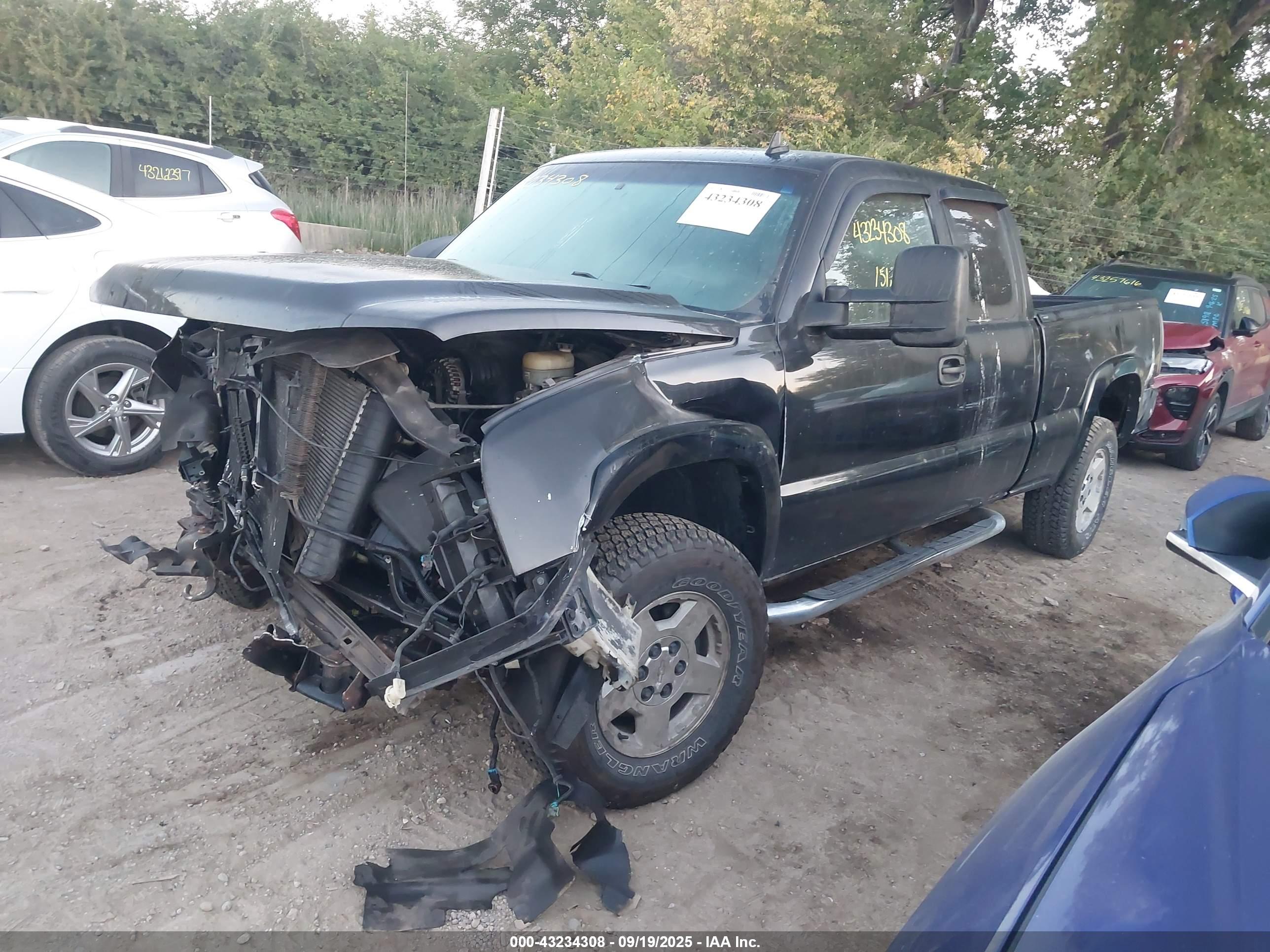 CHEVROLET SILVERADO image 2