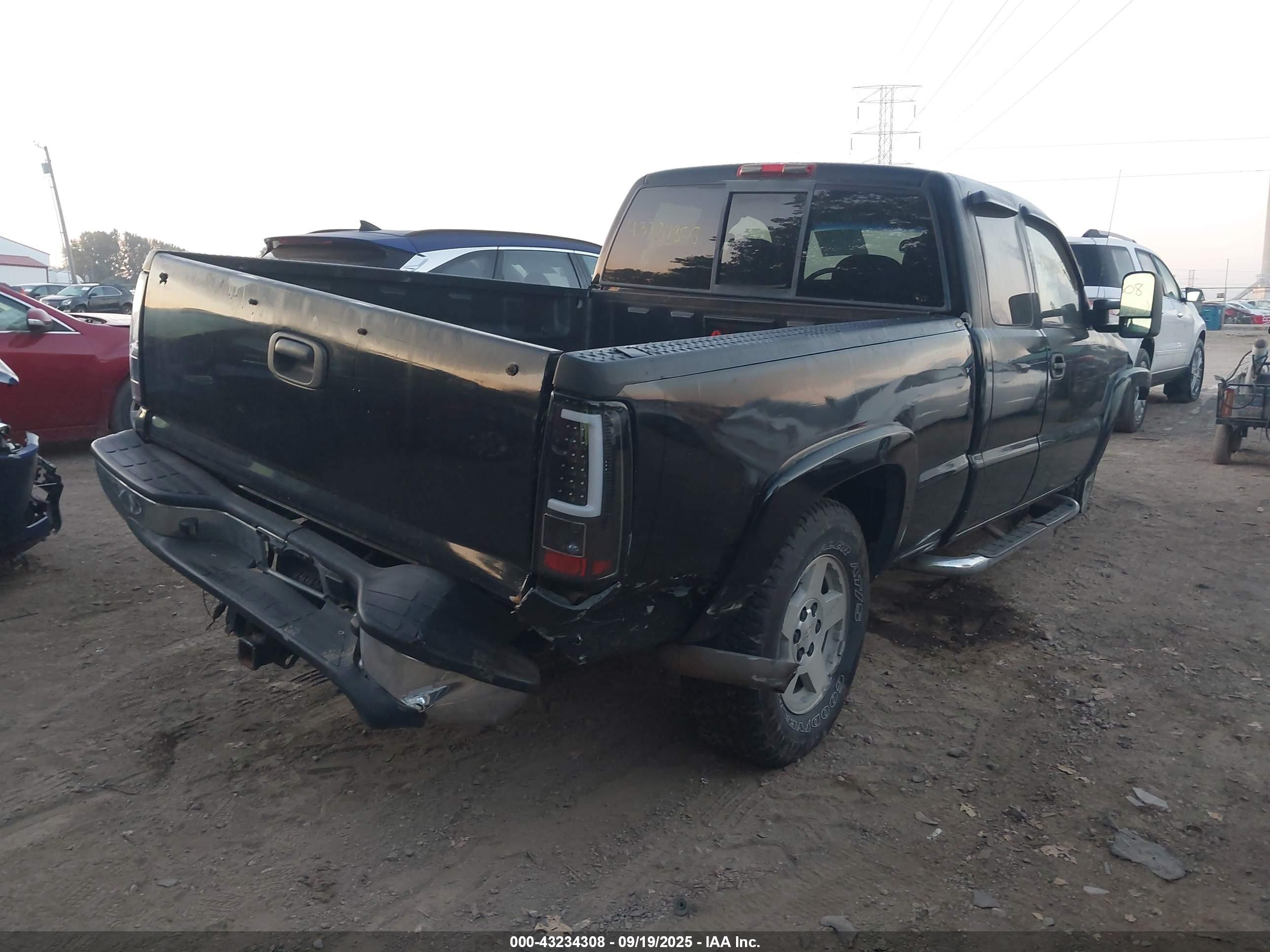 CHEVROLET SILVERADO image 4