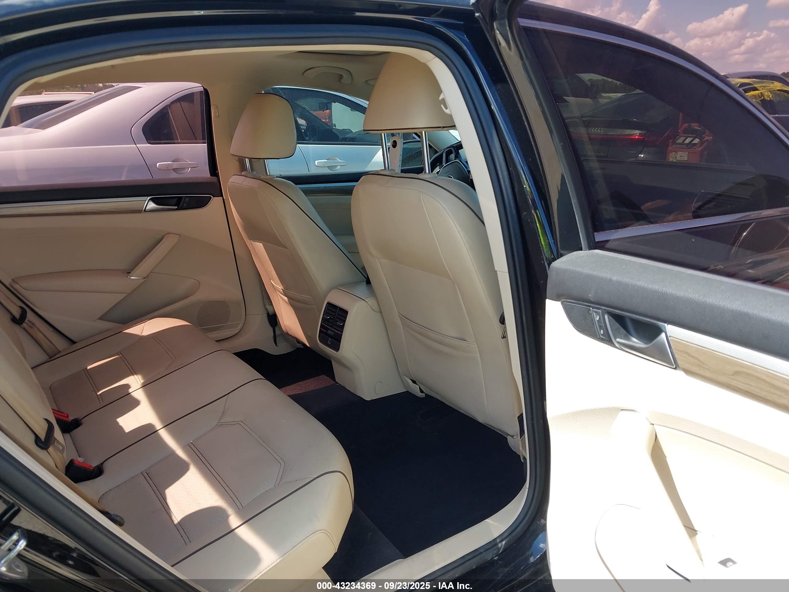 VOLKSWAGEN PASSAT image 8