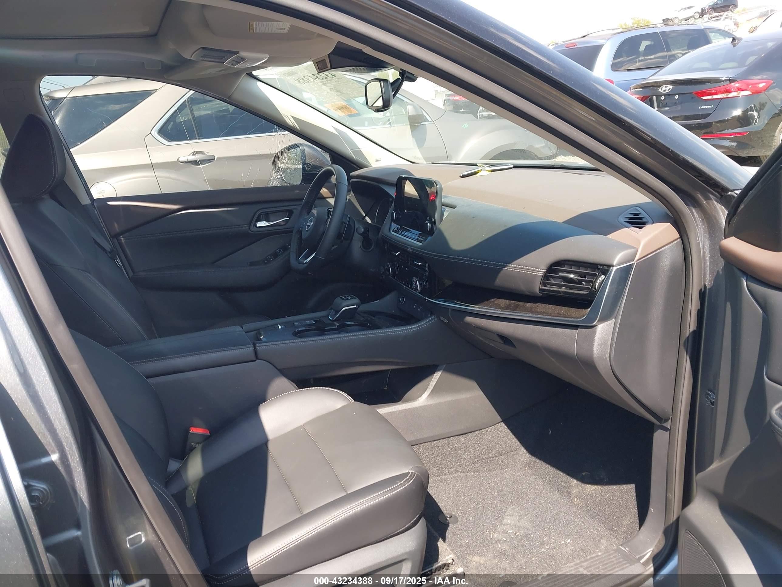 NISSAN ROGUE image 5