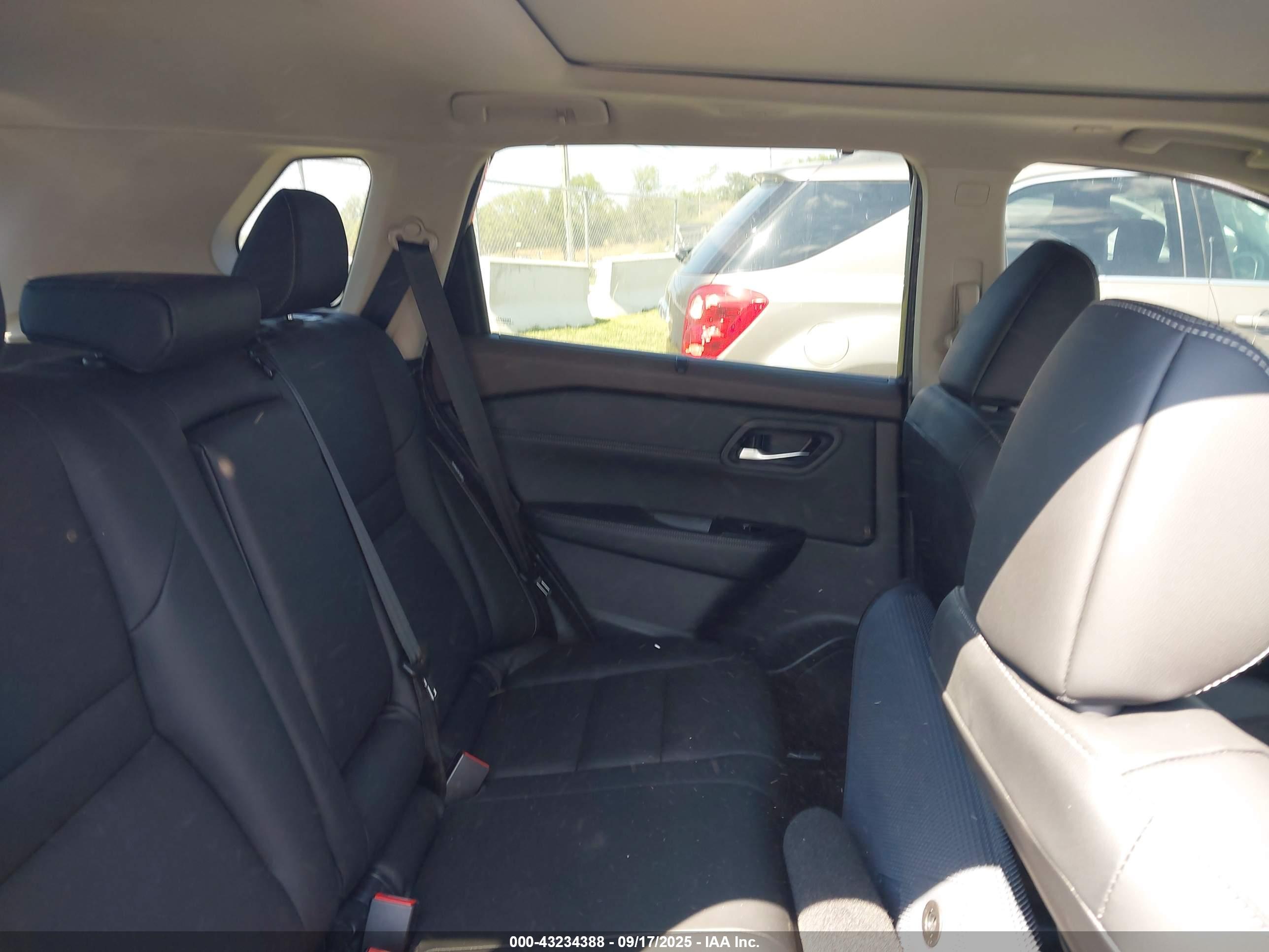 NISSAN ROGUE image 8
