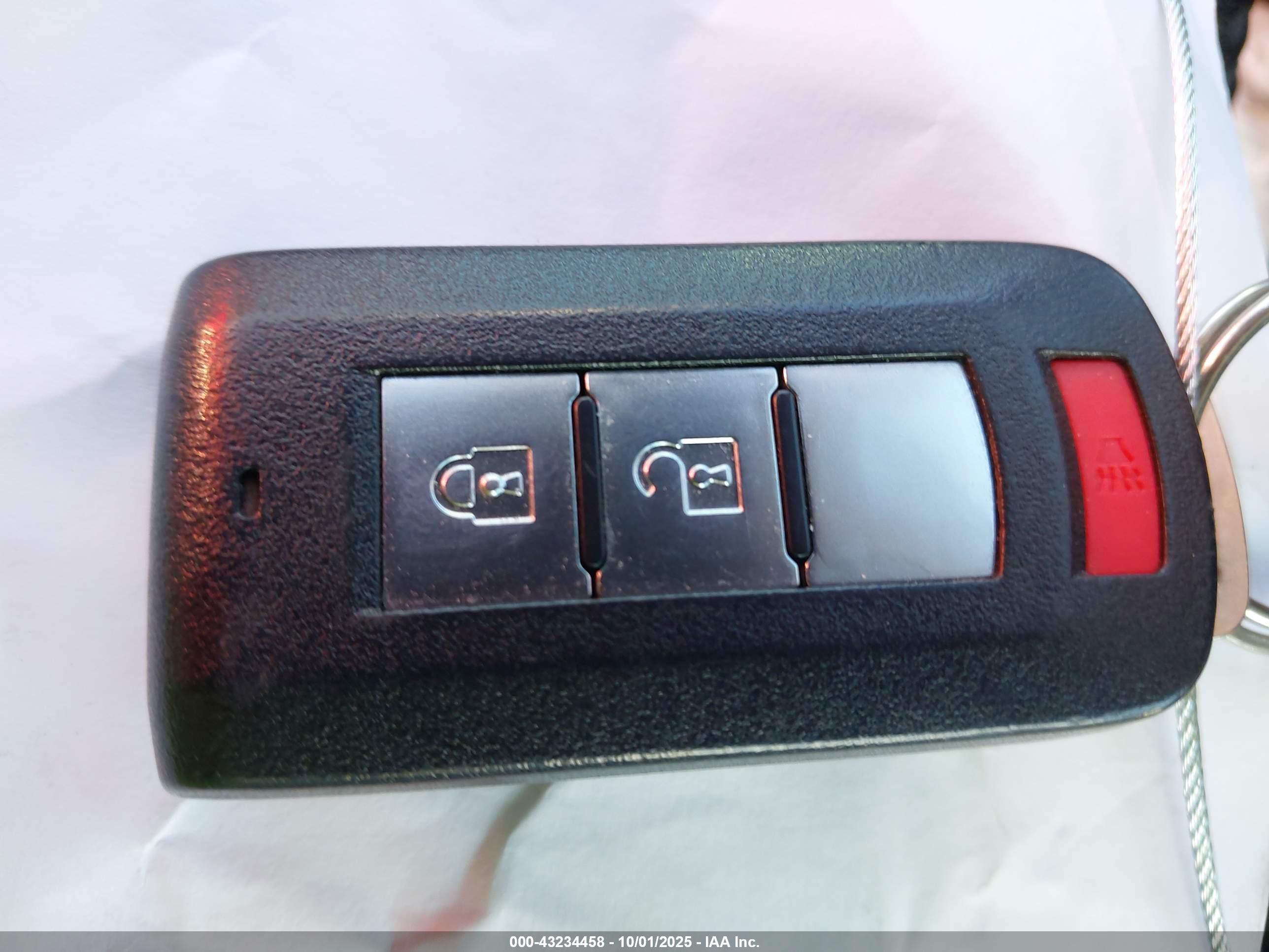 MITSUBISHI OUTLANDER image 11