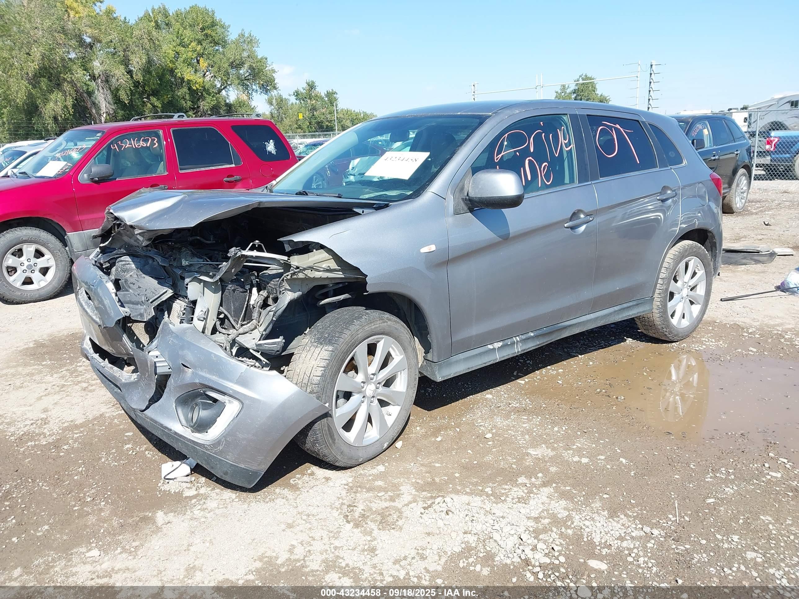 MITSUBISHI OUTLANDER image 2