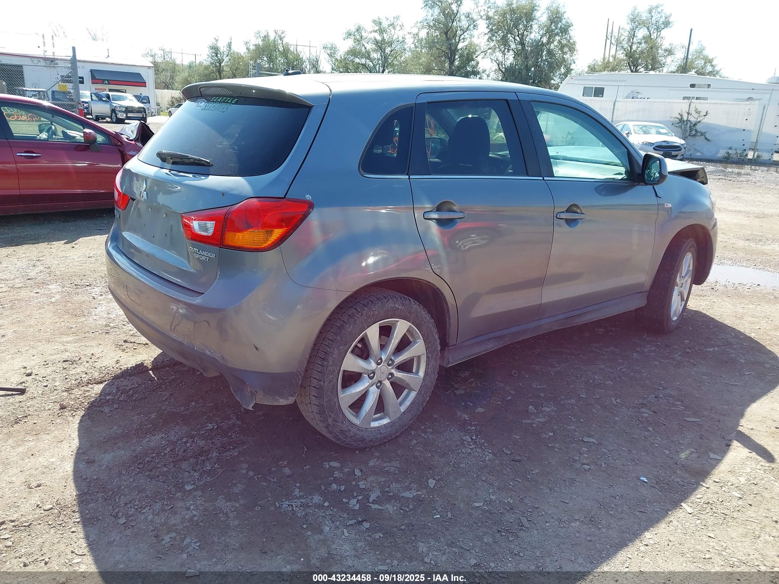 MITSUBISHI OUTLANDER image 4