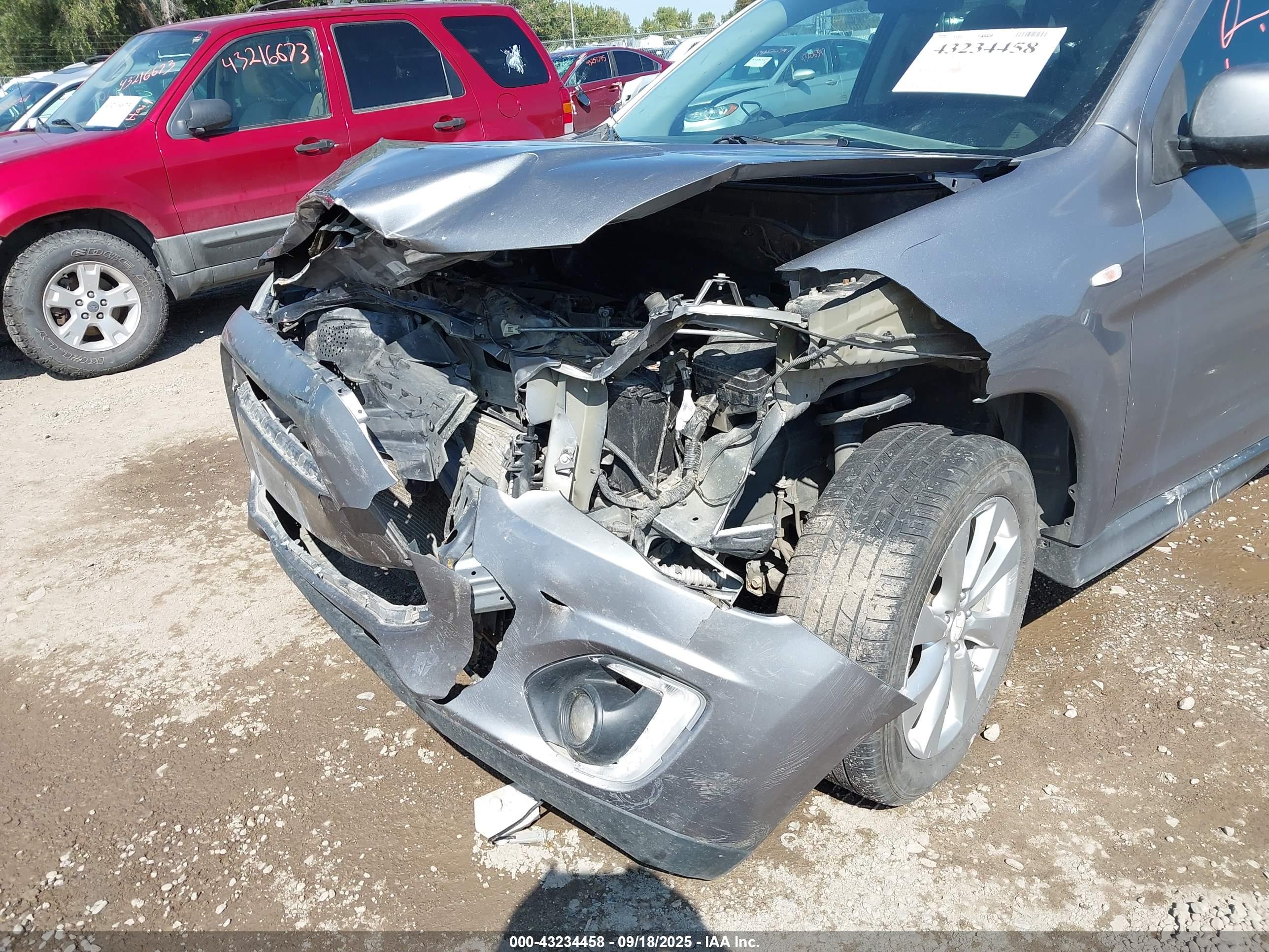MITSUBISHI OUTLANDER image 6