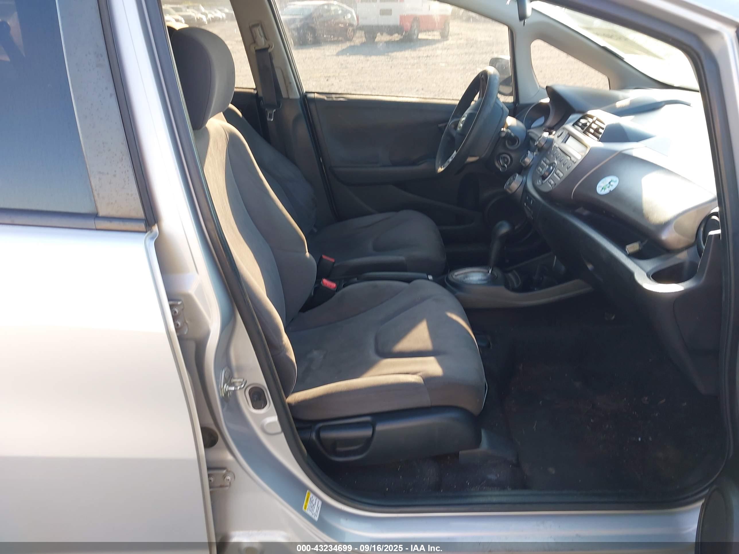 HONDA FIT image 5