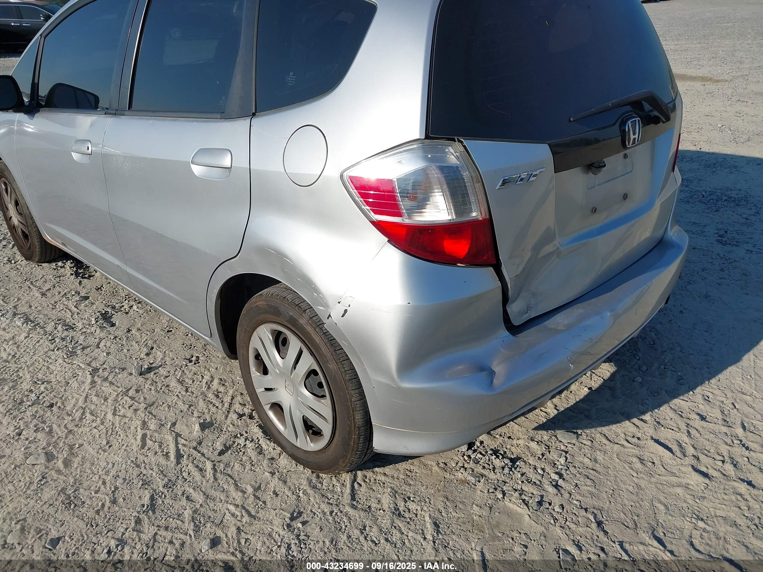 HONDA FIT image 6
